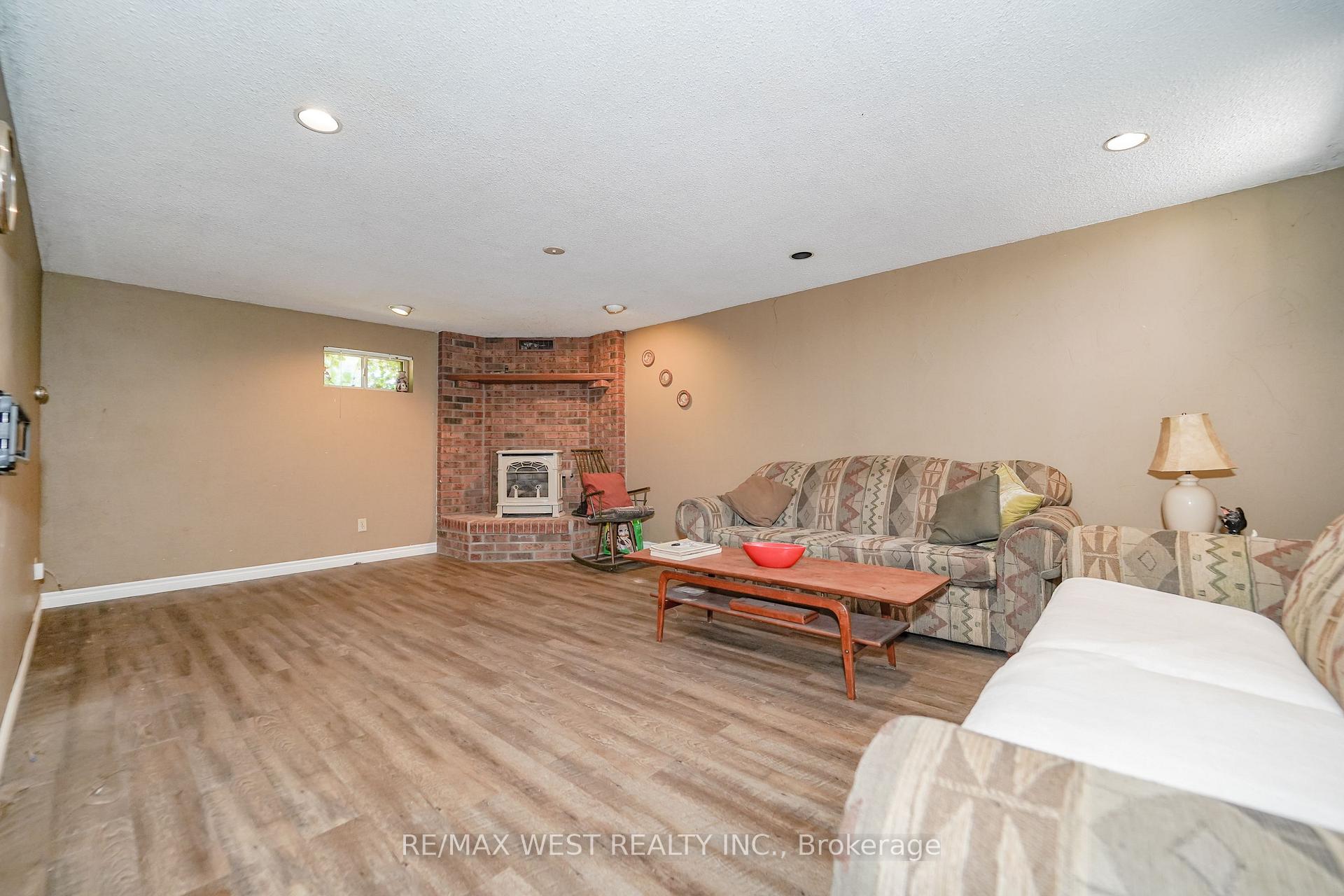 Photo 6 of 18 Mcclure Avenue, Brampton, Northwood Park — HOMEH