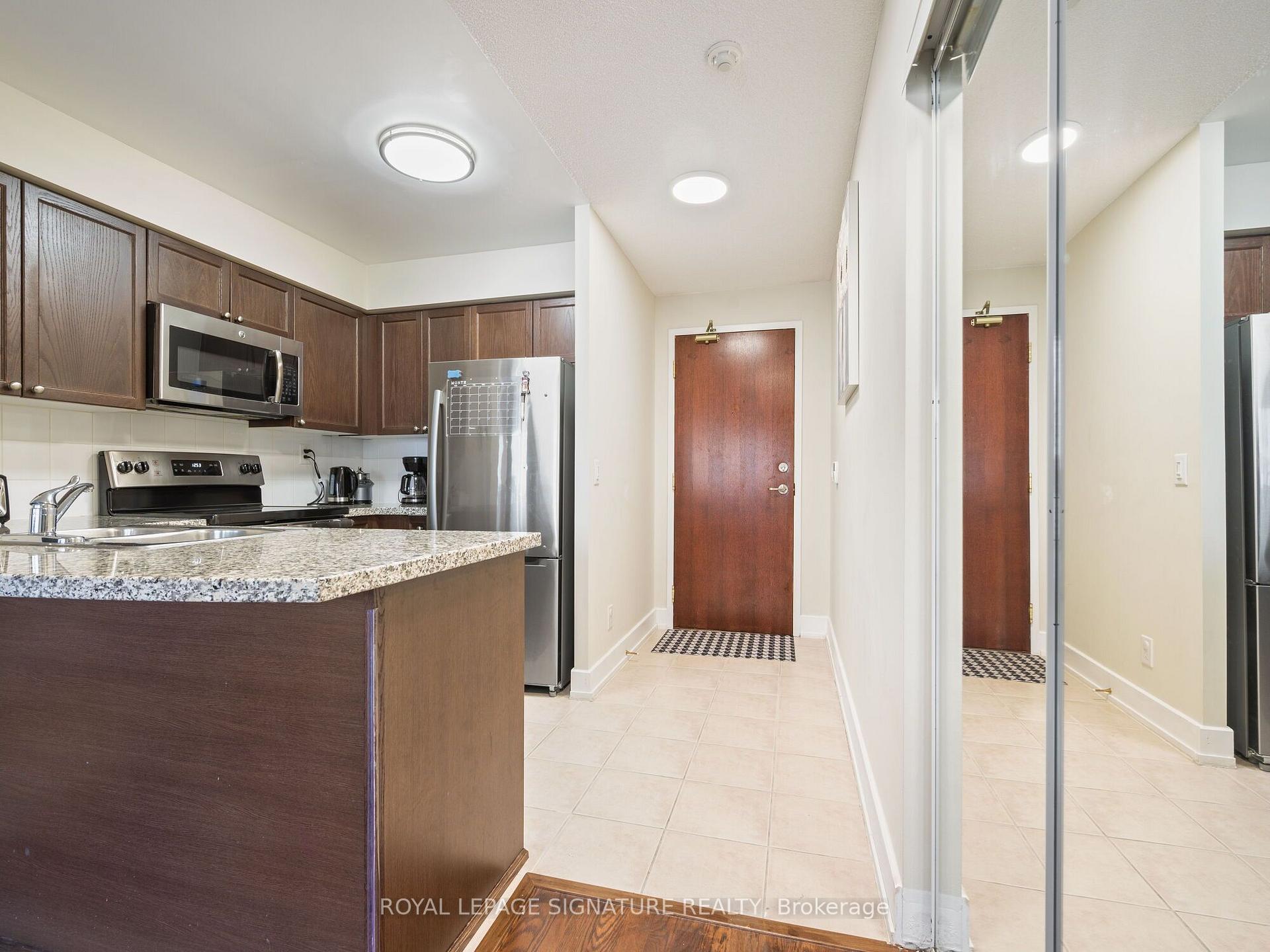 Photo 6 of Unit 901, 5 Michael Power Place, Etobicoke, Islington-City Centre West — HOMEH