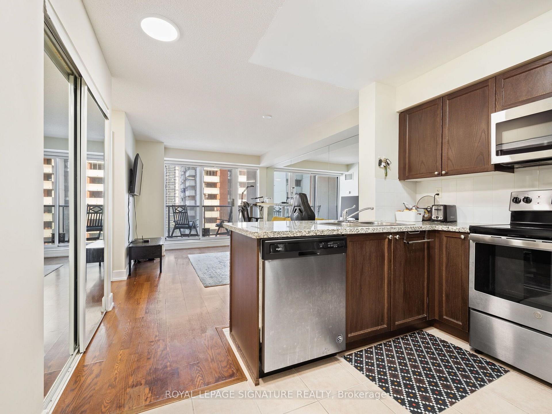 Photo 7 of Unit 901, 5 Michael Power Place, Etobicoke, Islington-City Centre West — HOMEH