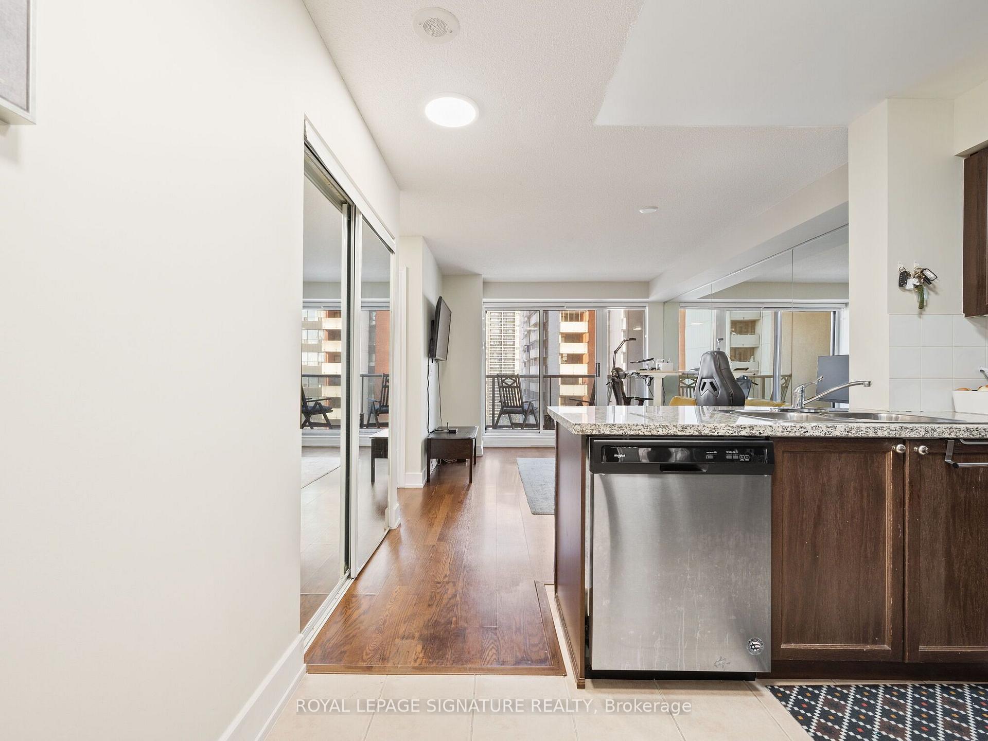 Photo 8 of Unit 901, 5 Michael Power Place, Etobicoke, Islington-City Centre West — HOMEH
