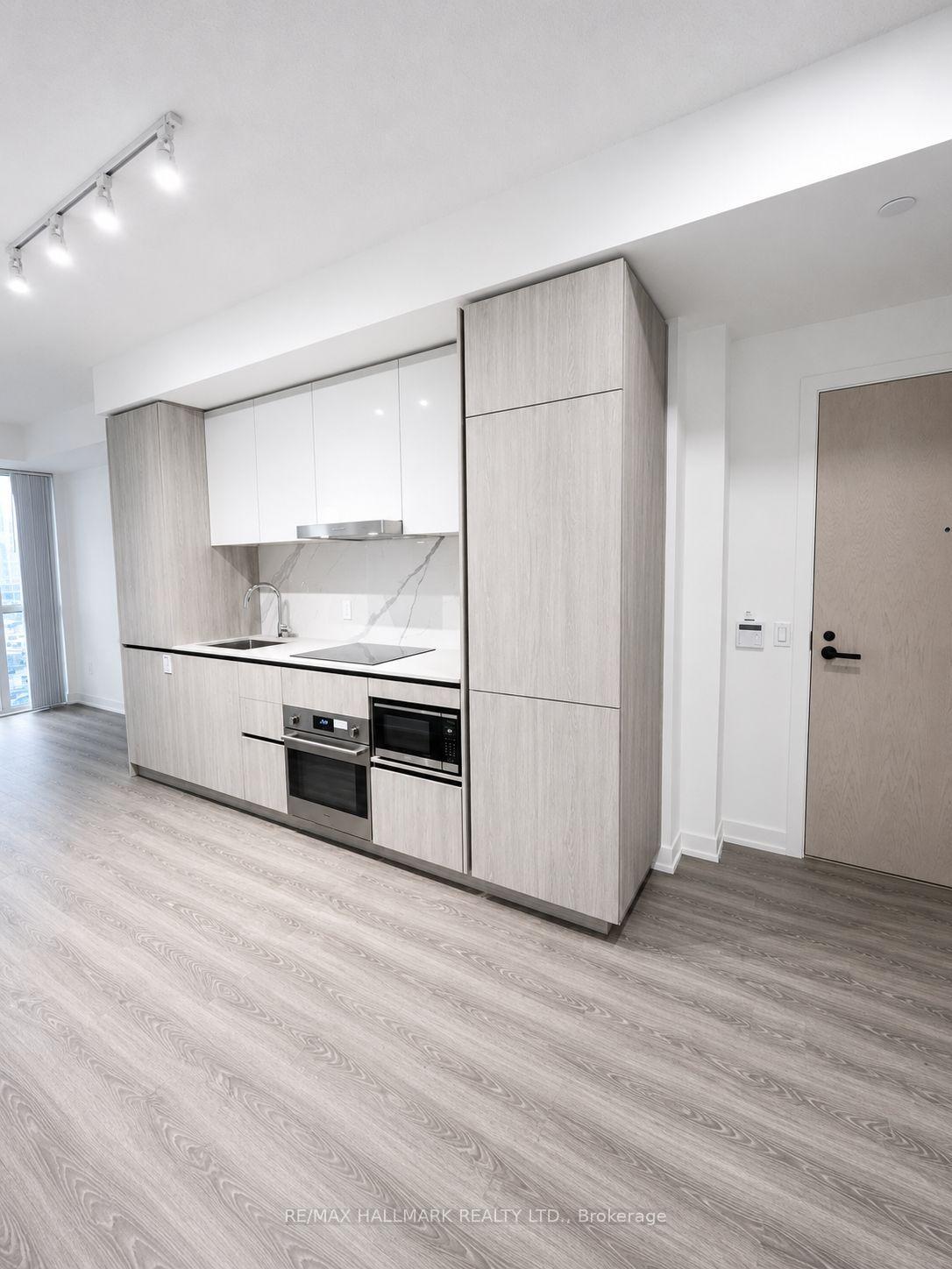 Photo 8 of Unit 3501, 8 Interchange Way, Vaughan, Vaughan Corporate Centre — HOMEH