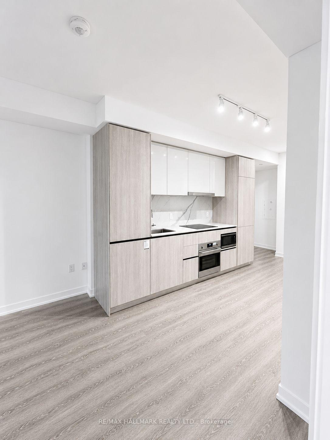 Photo 9 of Unit 3501, 8 Interchange Way, Vaughan, Vaughan Corporate Centre — HOMEH