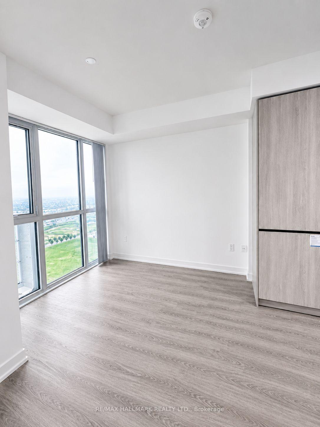 Photo 12 of Unit 3501, 8 Interchange Way, Vaughan, Vaughan Corporate Centre — HOMEH