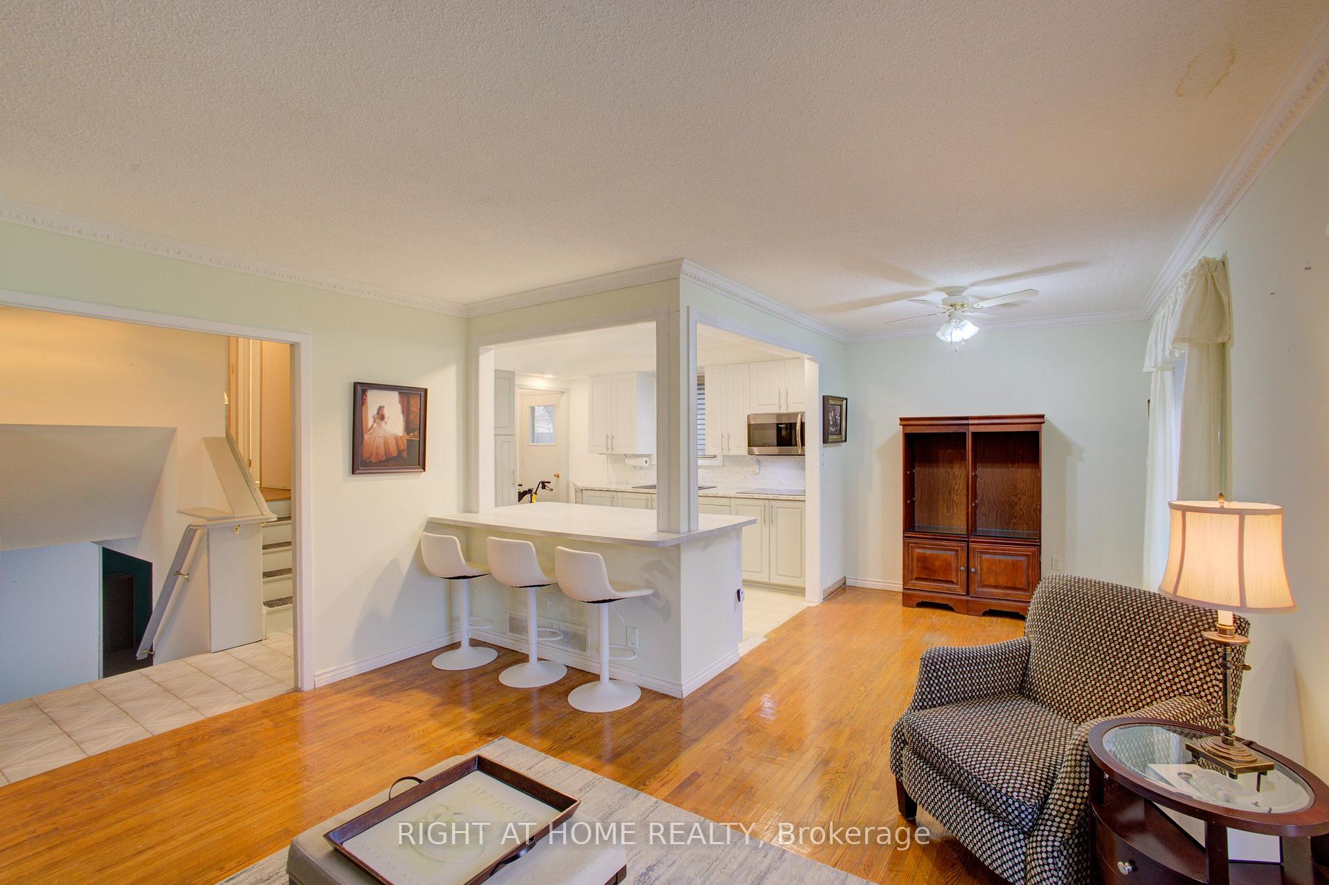 Photo 5 of 30 Parkview Drive, Orangeville — HOMEH