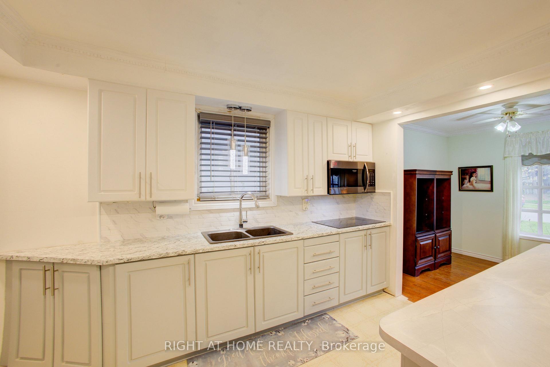 Photo 7 of 30 Parkview Drive, Orangeville — HOMEH