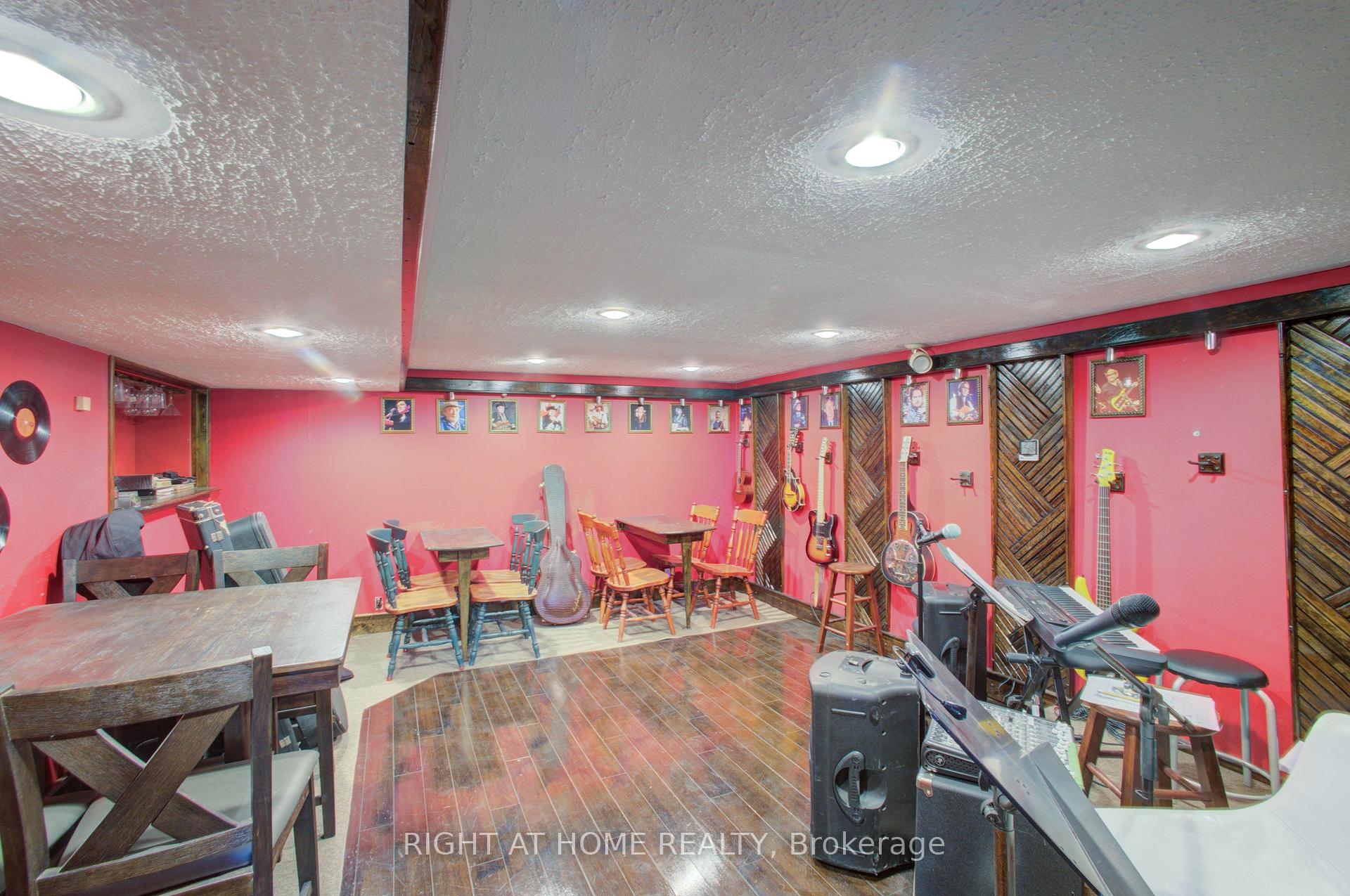 Photo 13 of 30 Parkview Drive, Orangeville — HOMEH