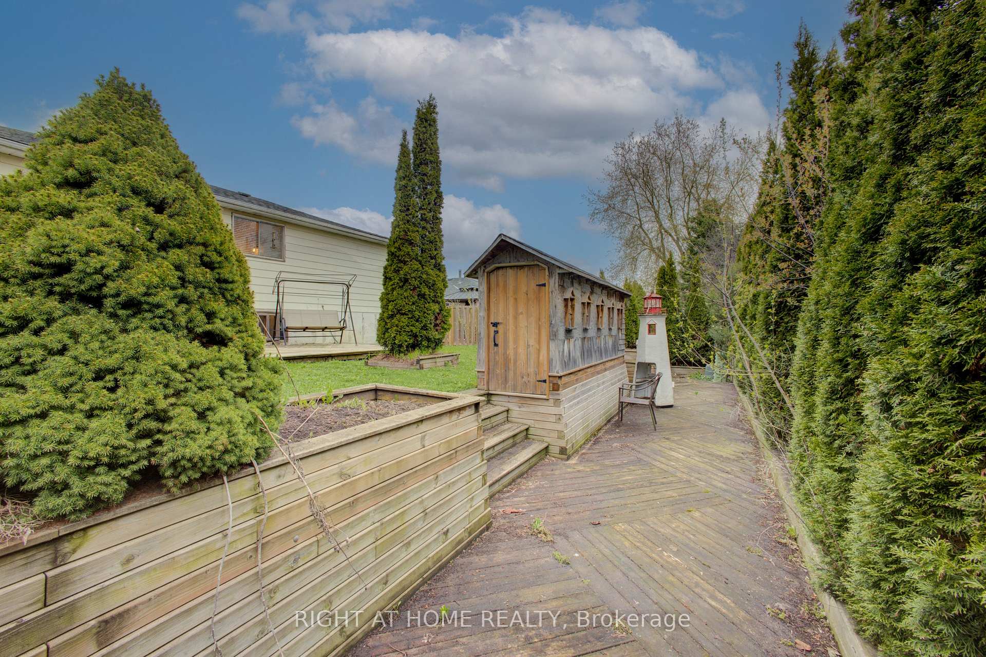 Photo 15 of 30 Parkview Drive, Orangeville — HOMEH