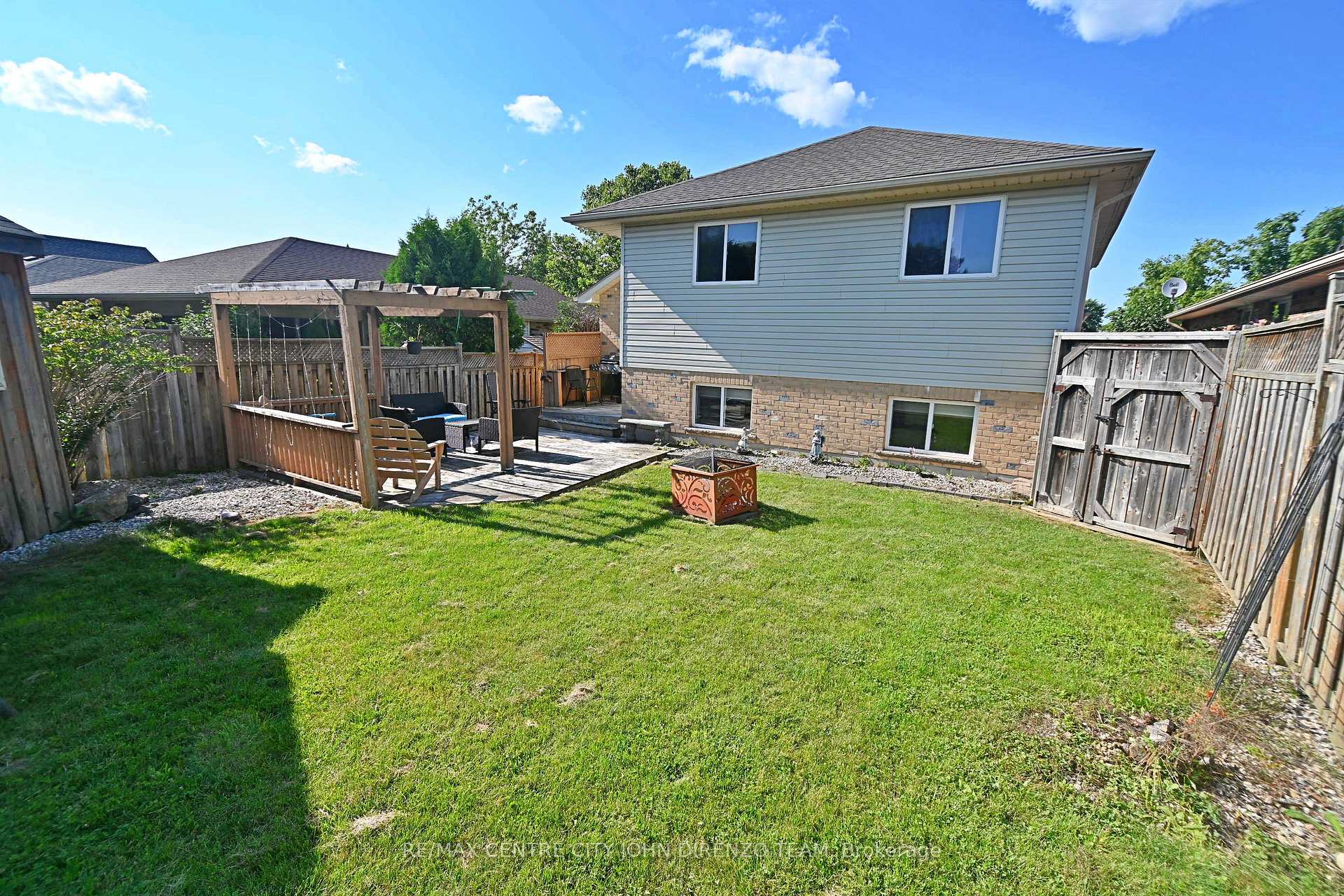 Photo 27 of 72 Axford Parkway, St. Thomas — HOMEH