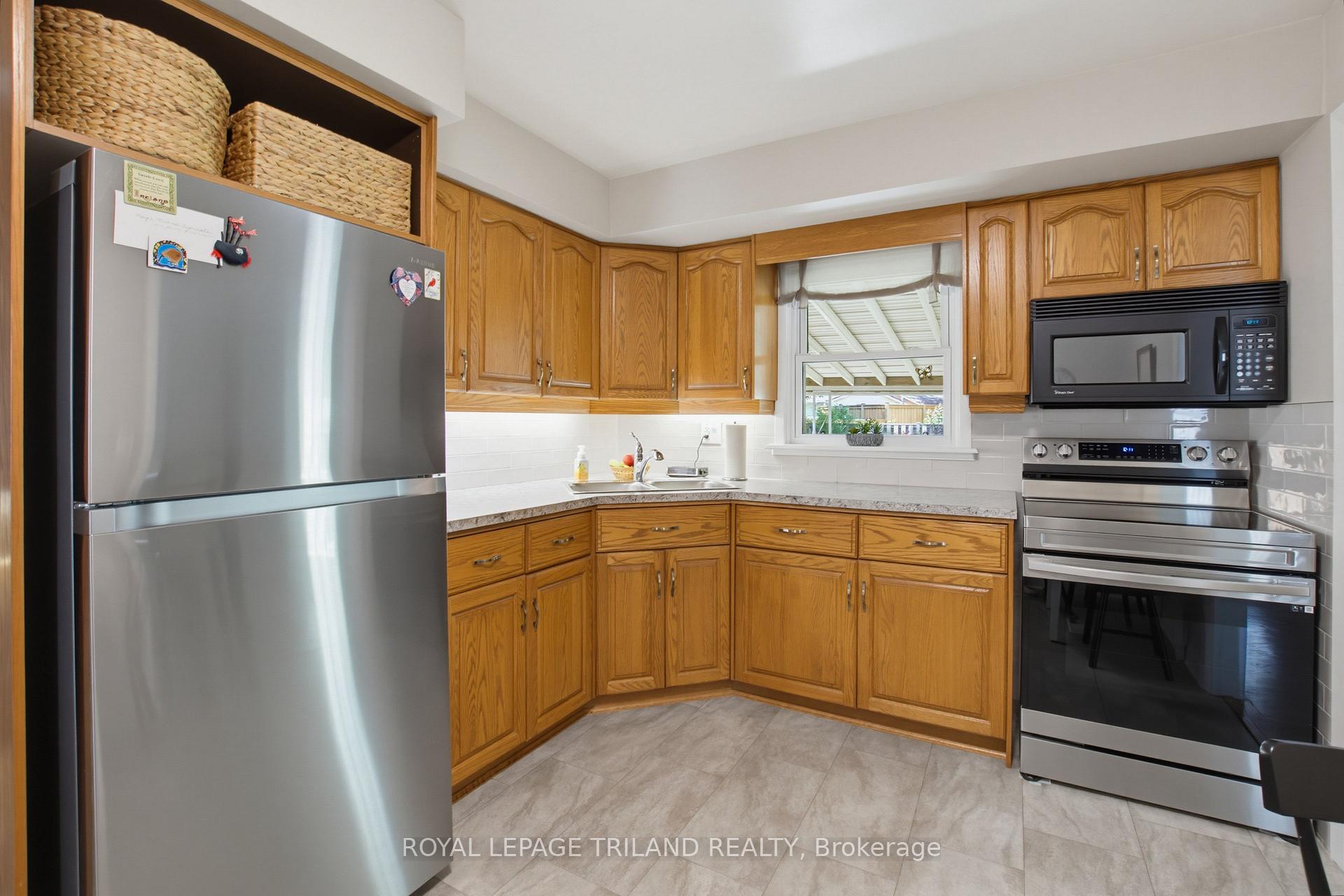 Photo 15 of 1463 Glenora Drive, London, North H — HOMEH