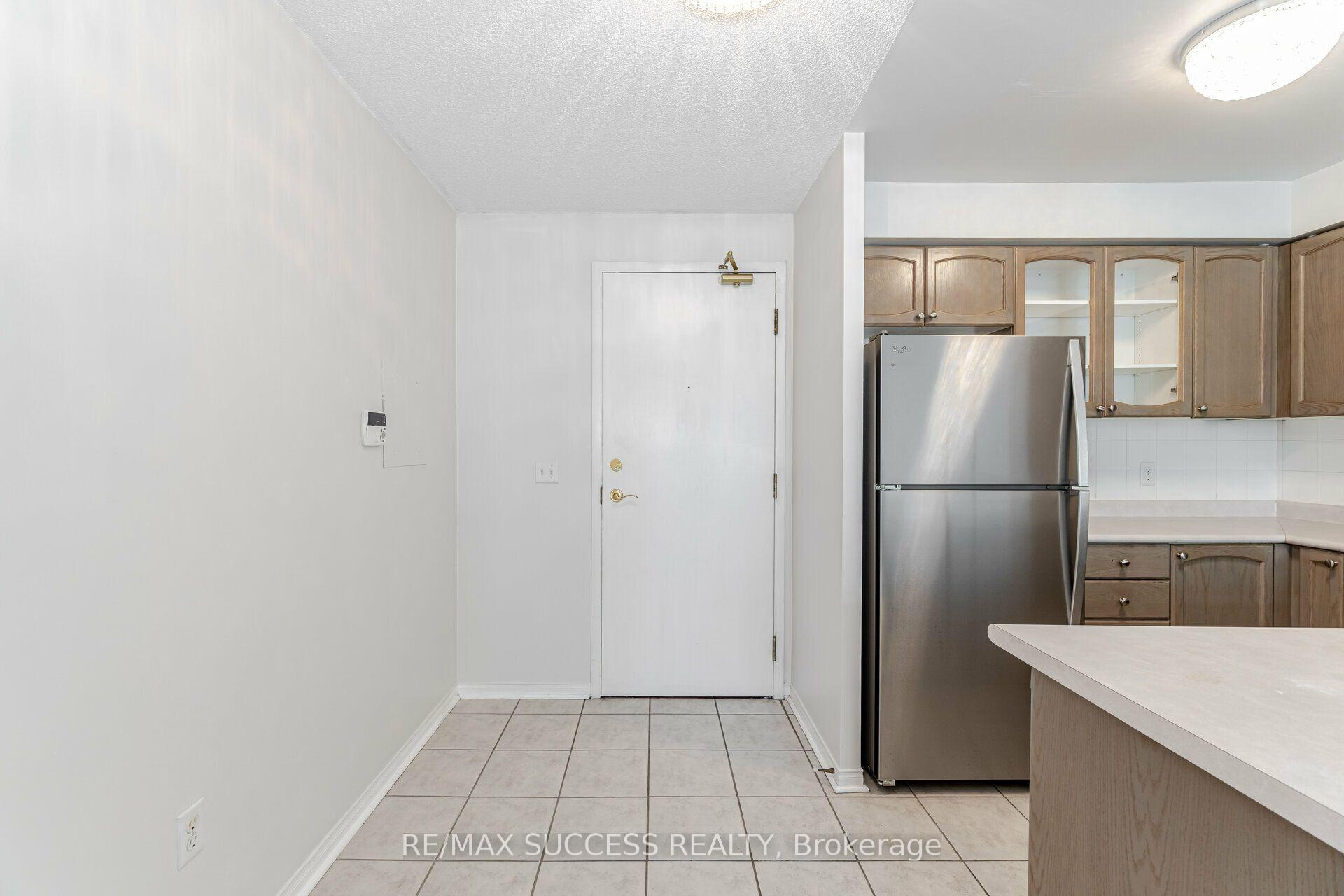 Photo 3 of Unit PH14, 11 Michael Power Place, Etobicoke, Islington-City Centre West — HOMEH