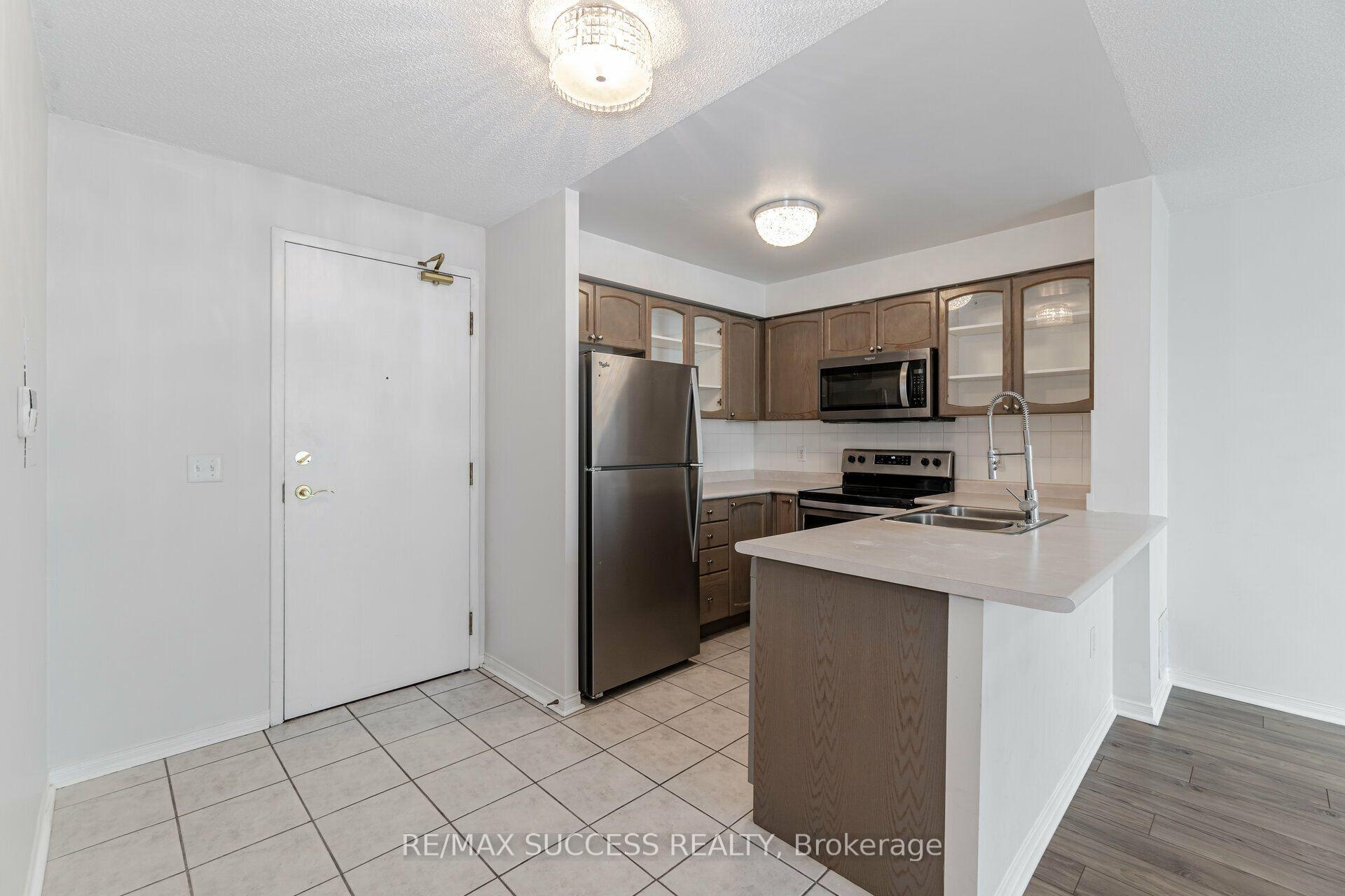 Photo 4 of Unit PH14, 11 Michael Power Place, Etobicoke, Islington-City Centre West — HOMEH