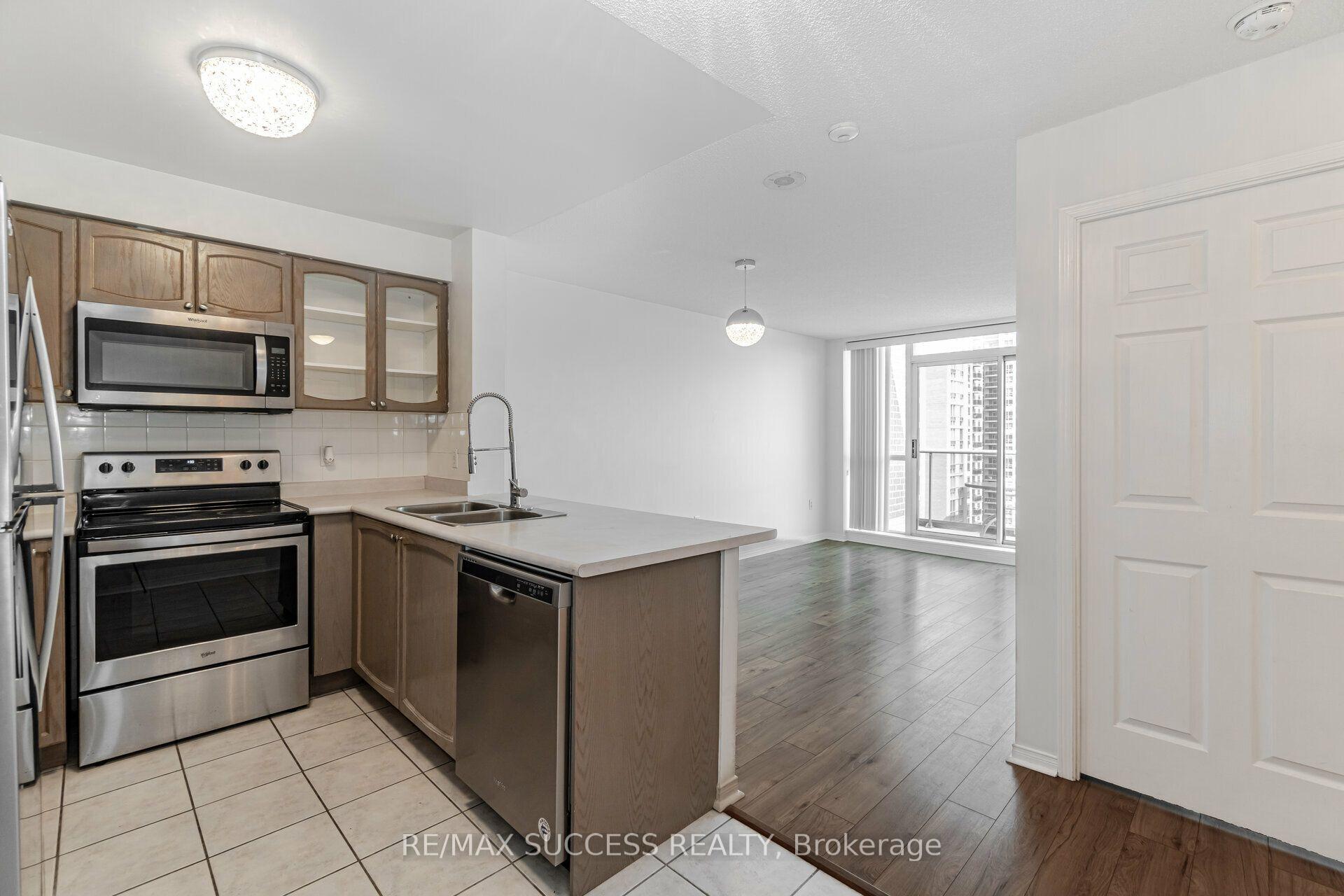 Photo 5 of Unit PH14, 11 Michael Power Place, Etobicoke, Islington-City Centre West — HOMEH