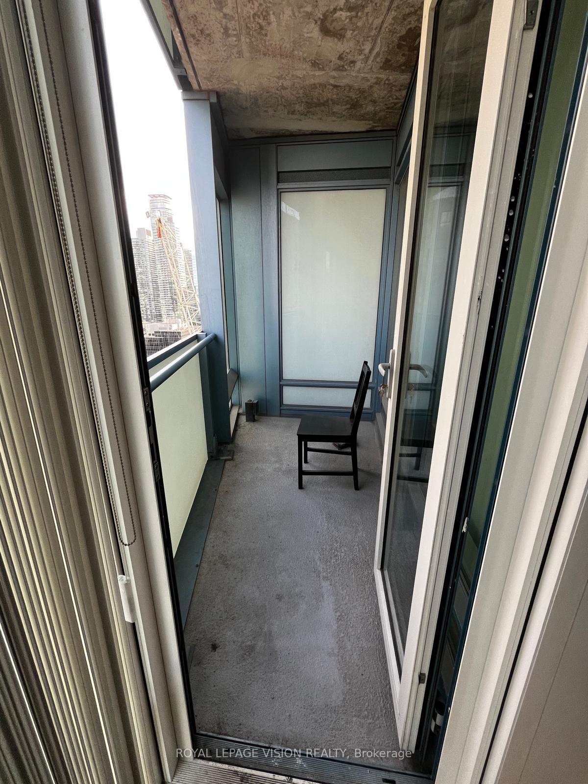 Photo 4 of Unit 2701, 8 The Esplanade Avenue, Toronto, Waterfront Communities — HOMEH