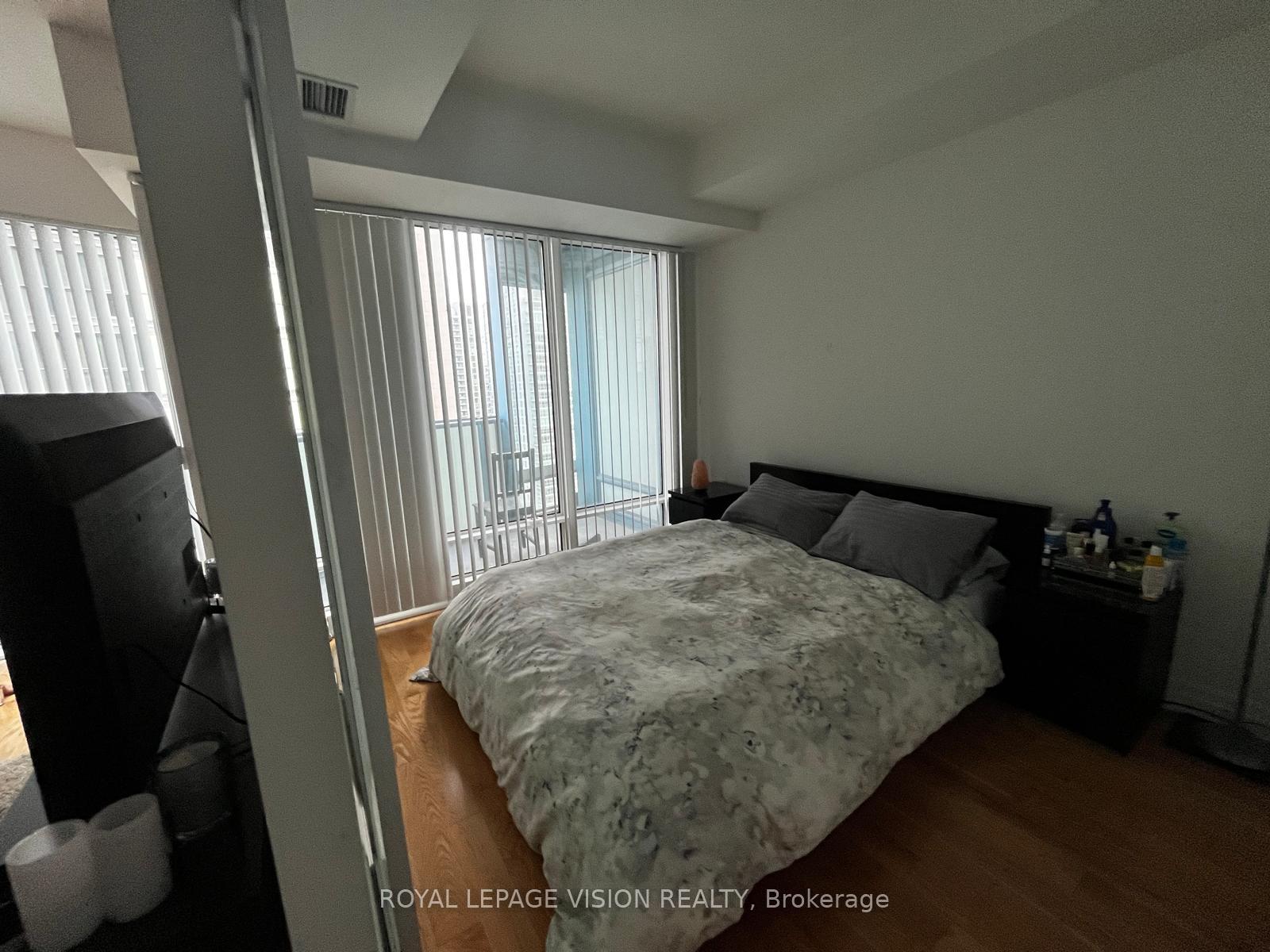 Photo 5 of Unit 2701, 8 The Esplanade Avenue, Toronto, Waterfront Communities — HOMEH