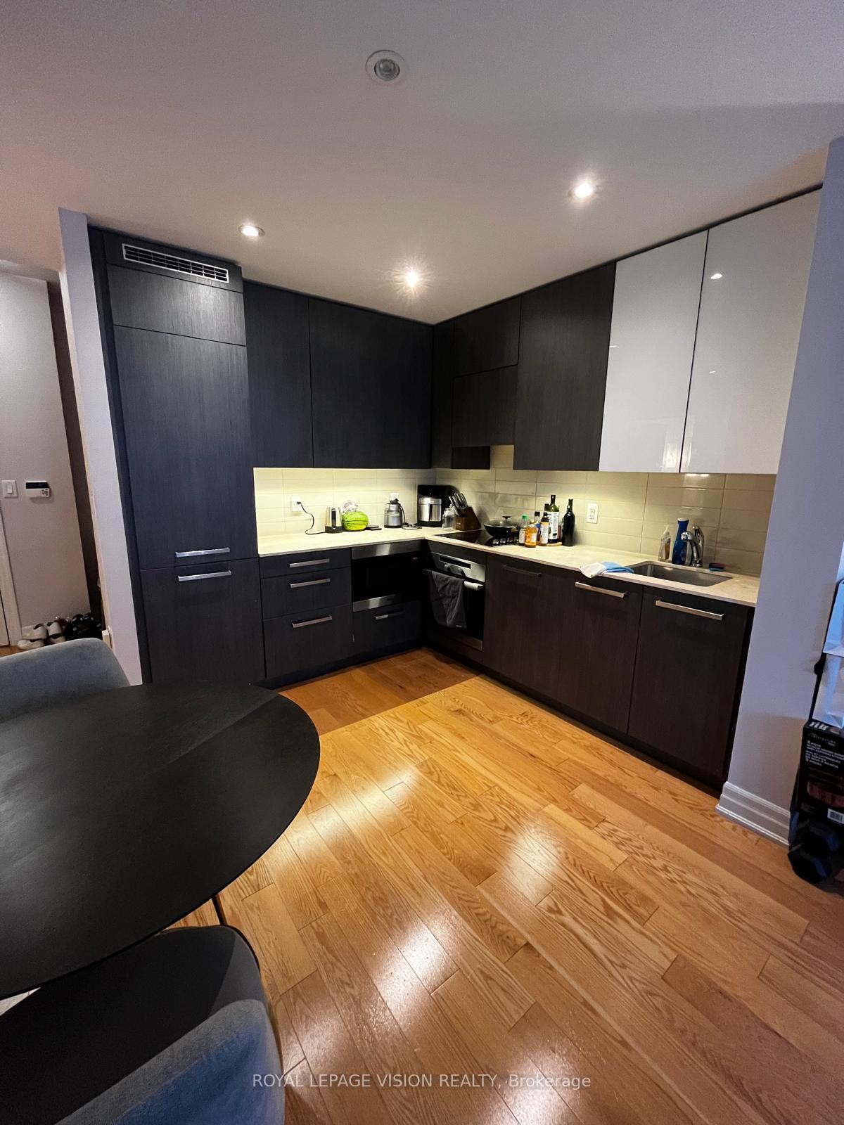 Photo 10 of Unit 2701, 8 The Esplanade Avenue, Toronto, Waterfront Communities — HOMEH