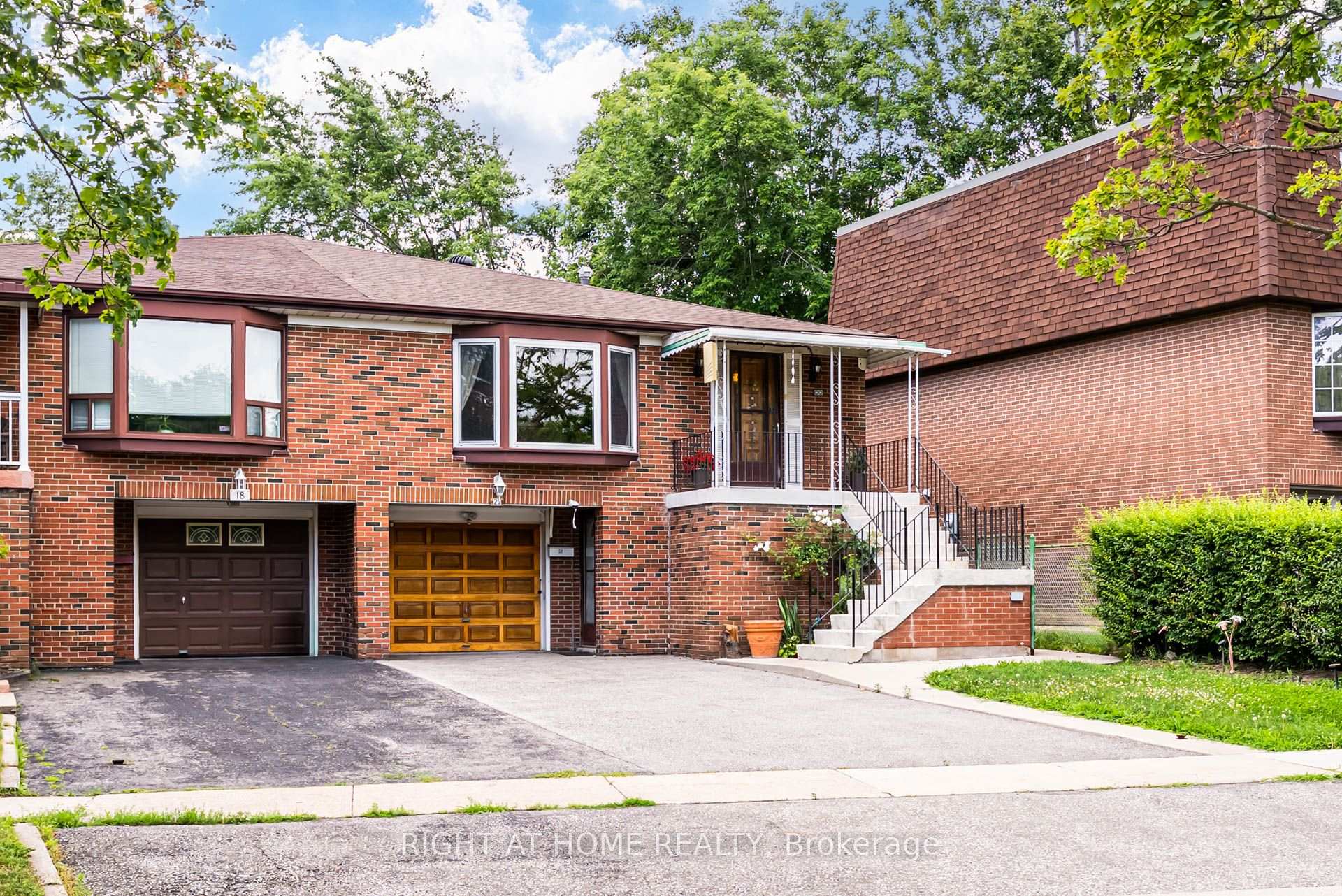 Photo 1 of 20 Zealand Road, Etobicoke, Willowridge-Martingrove-Richview — HOMEH
