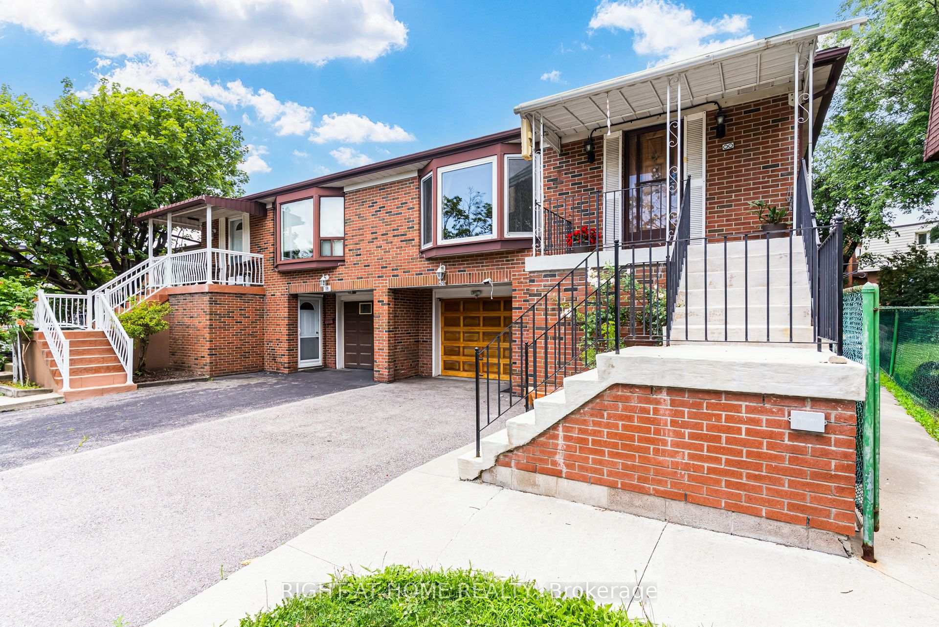 Photo 2 of 20 Zealand Road, Etobicoke, Willowridge-Martingrove-Richview — HOMEH