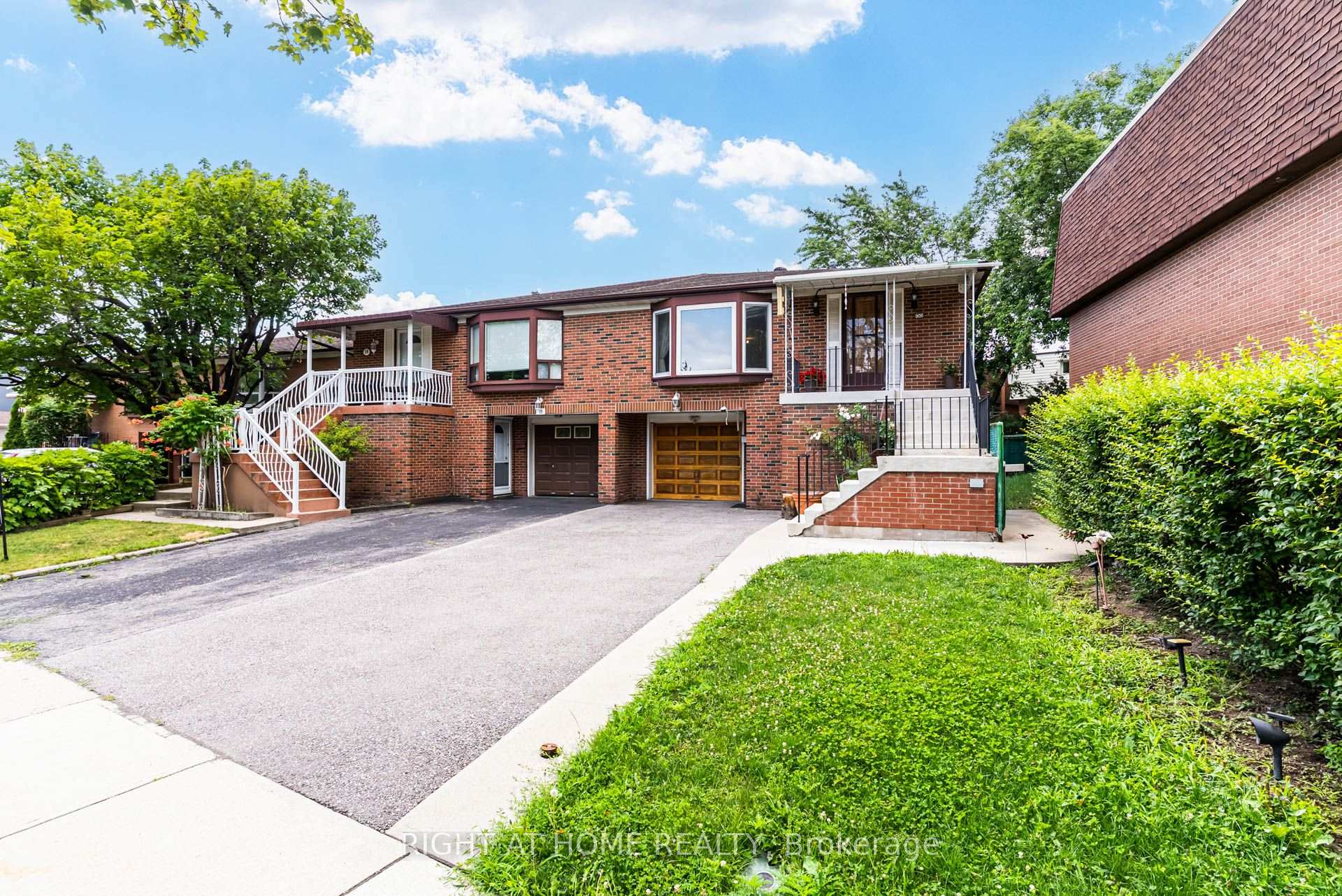 Photo 4 of 20 Zealand Road, Etobicoke, Willowridge-Martingrove-Richview — HOMEH