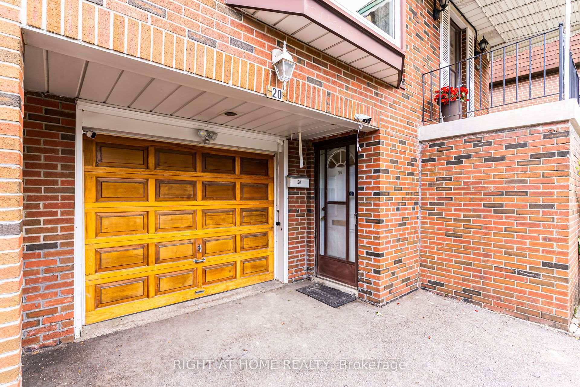 Photo 6 of 20 Zealand Road, Etobicoke, Willowridge-Martingrove-Richview — HOMEH