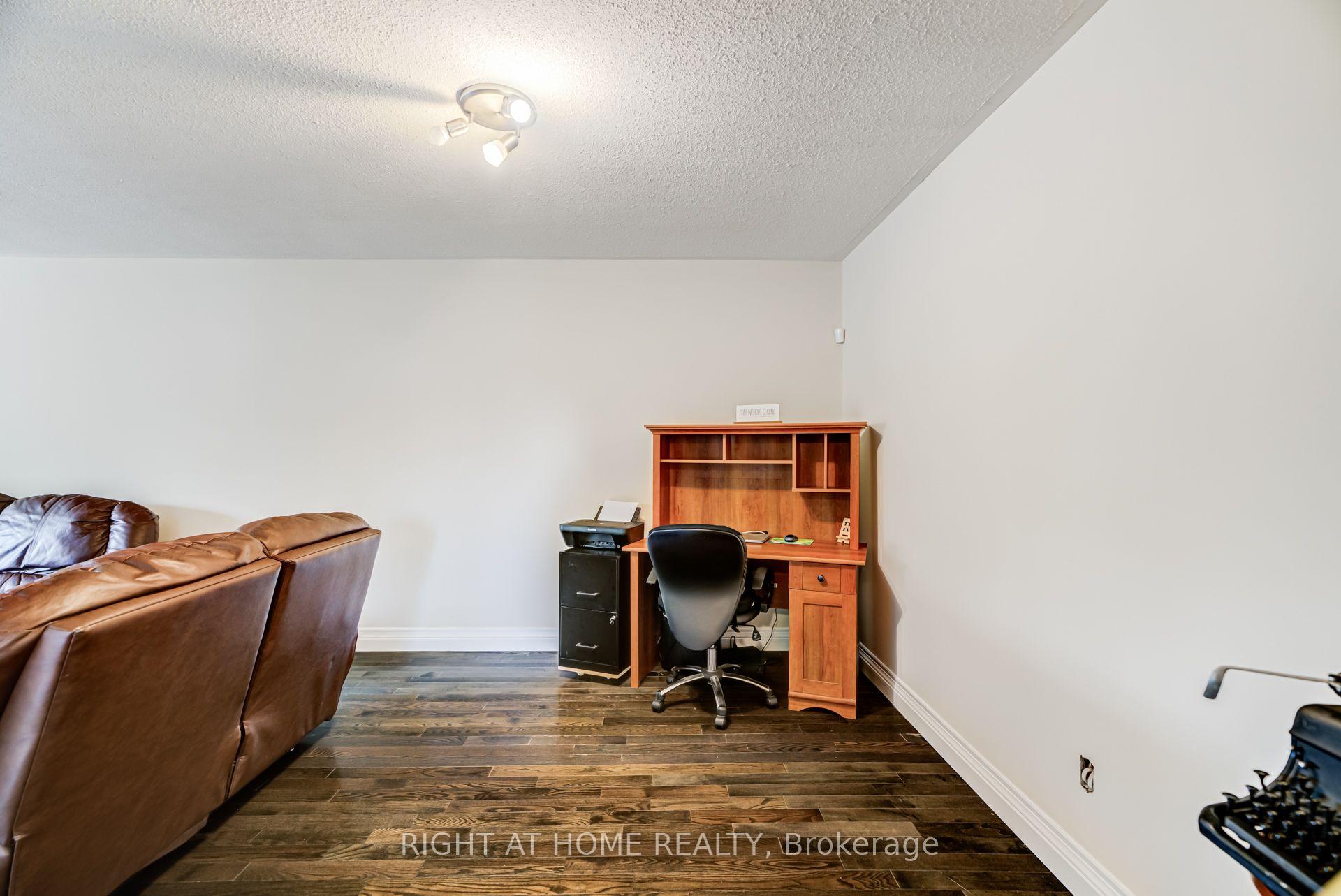 Photo 12 of 20 Zealand Road, Etobicoke, Willowridge-Martingrove-Richview — HOMEH
