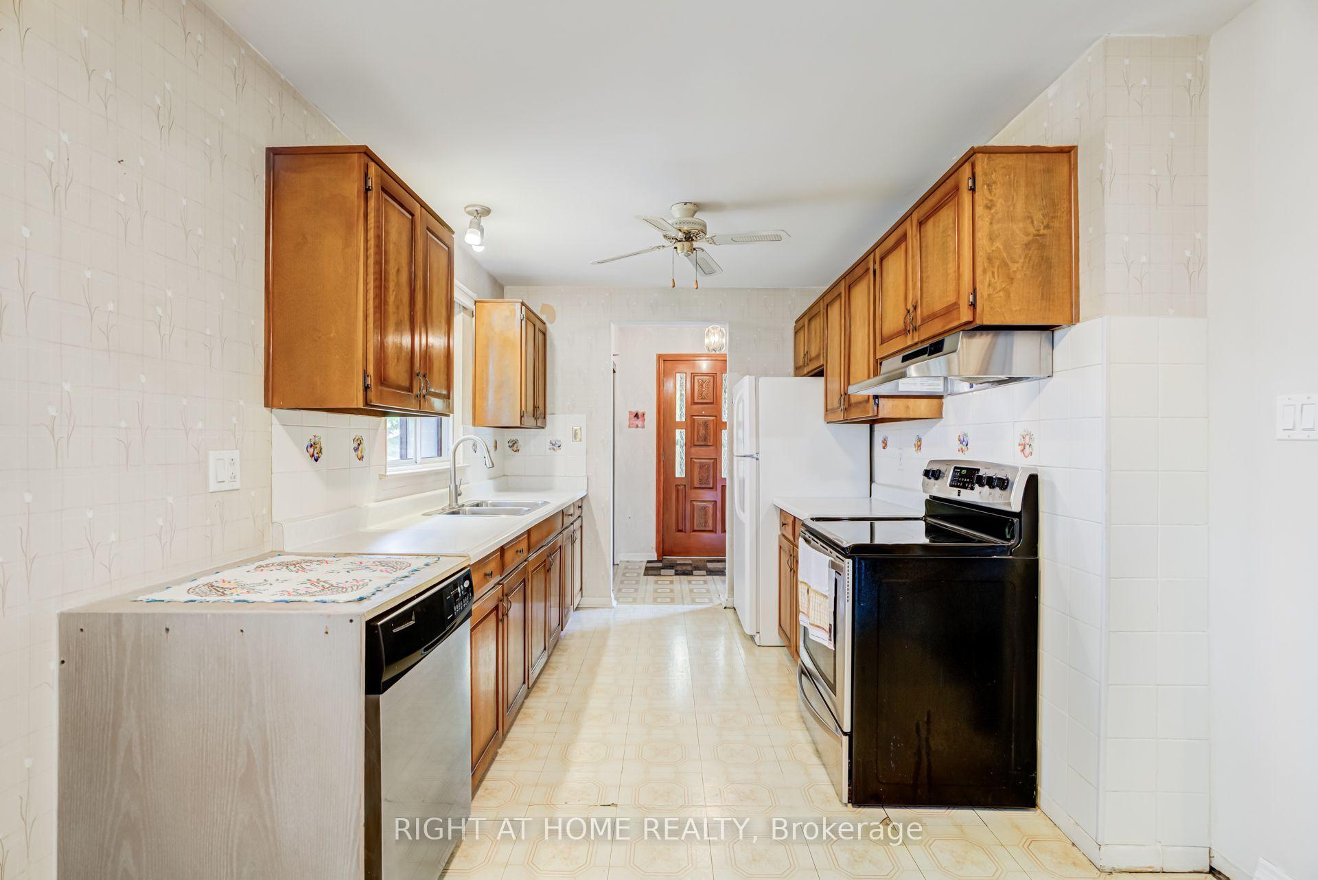 Photo 14 of 20 Zealand Road, Etobicoke, Willowridge-Martingrove-Richview — HOMEH