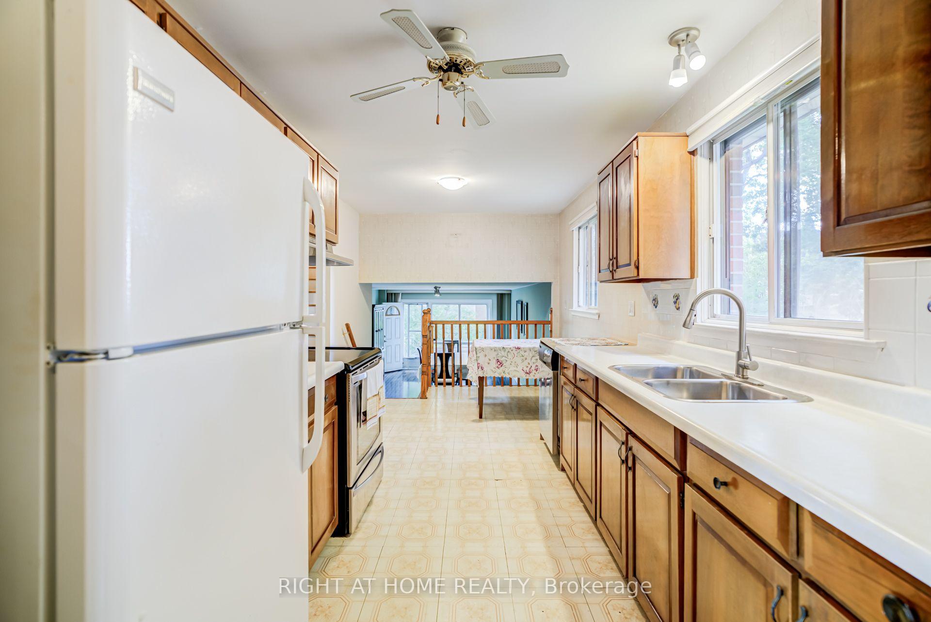 Photo 17 of 20 Zealand Road, Etobicoke, Willowridge-Martingrove-Richview — HOMEH