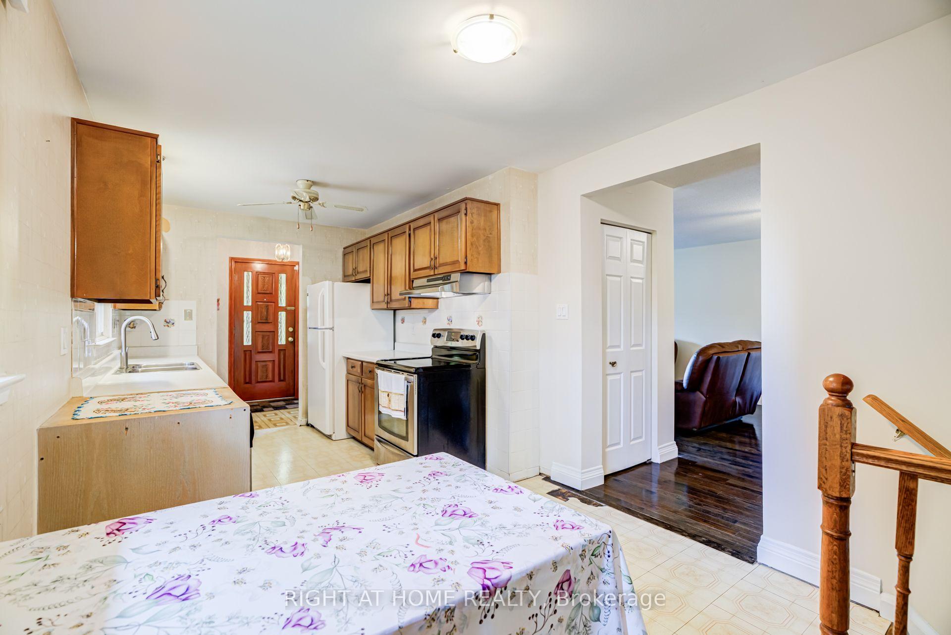Photo 19 of 20 Zealand Road, Etobicoke, Willowridge-Martingrove-Richview — HOMEH