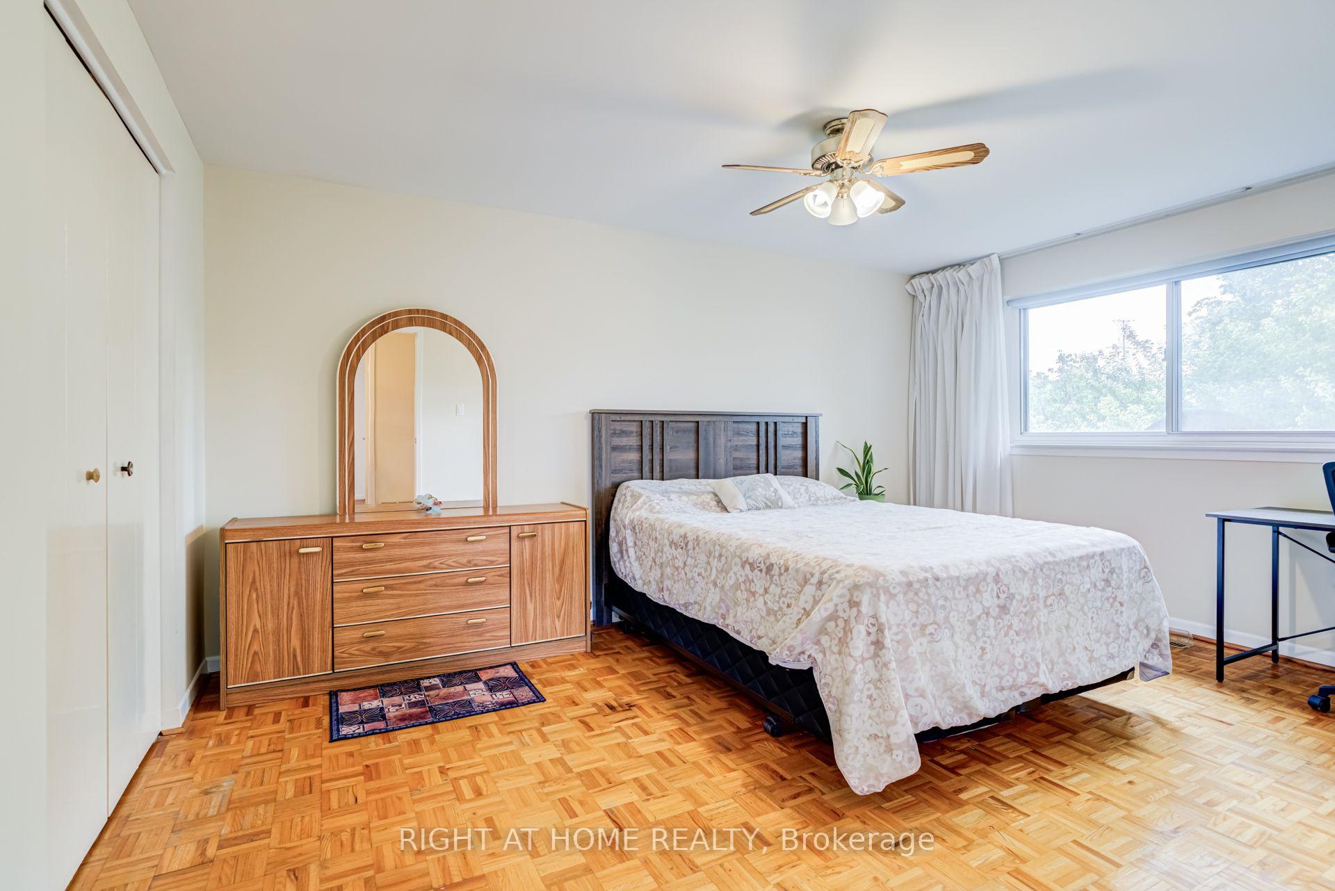 Photo 24 of 20 Zealand Road, Etobicoke, Willowridge-Martingrove-Richview — HOMEH