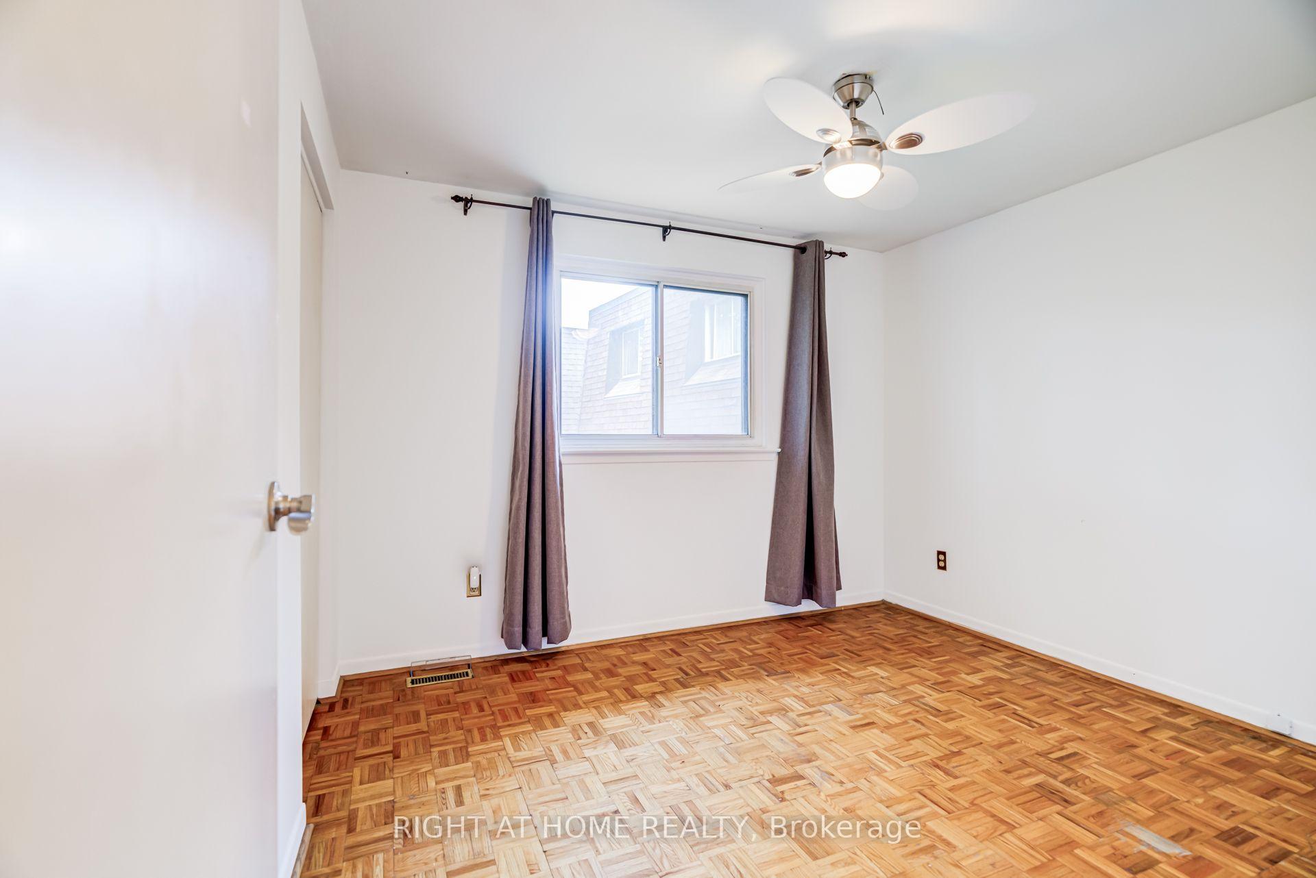 Photo 27 of 20 Zealand Road, Etobicoke, Willowridge-Martingrove-Richview — HOMEH