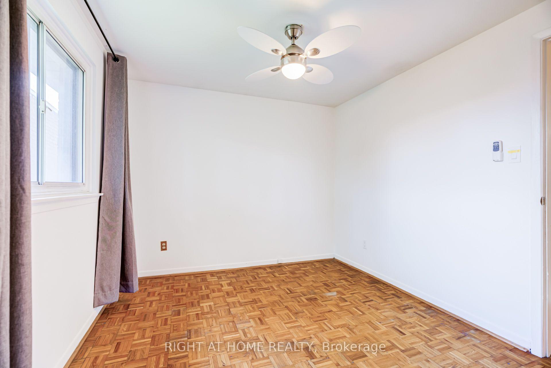 Photo 28 of 20 Zealand Road, Etobicoke, Willowridge-Martingrove-Richview — HOMEH