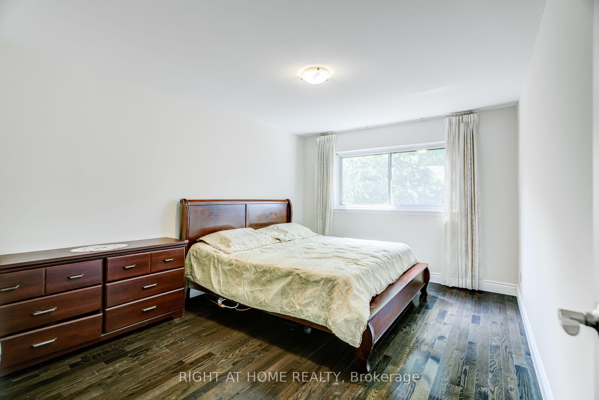 Photo 34 of 20 Zealand Road, Etobicoke, Willowridge-Martingrove-Richview — HOMEH