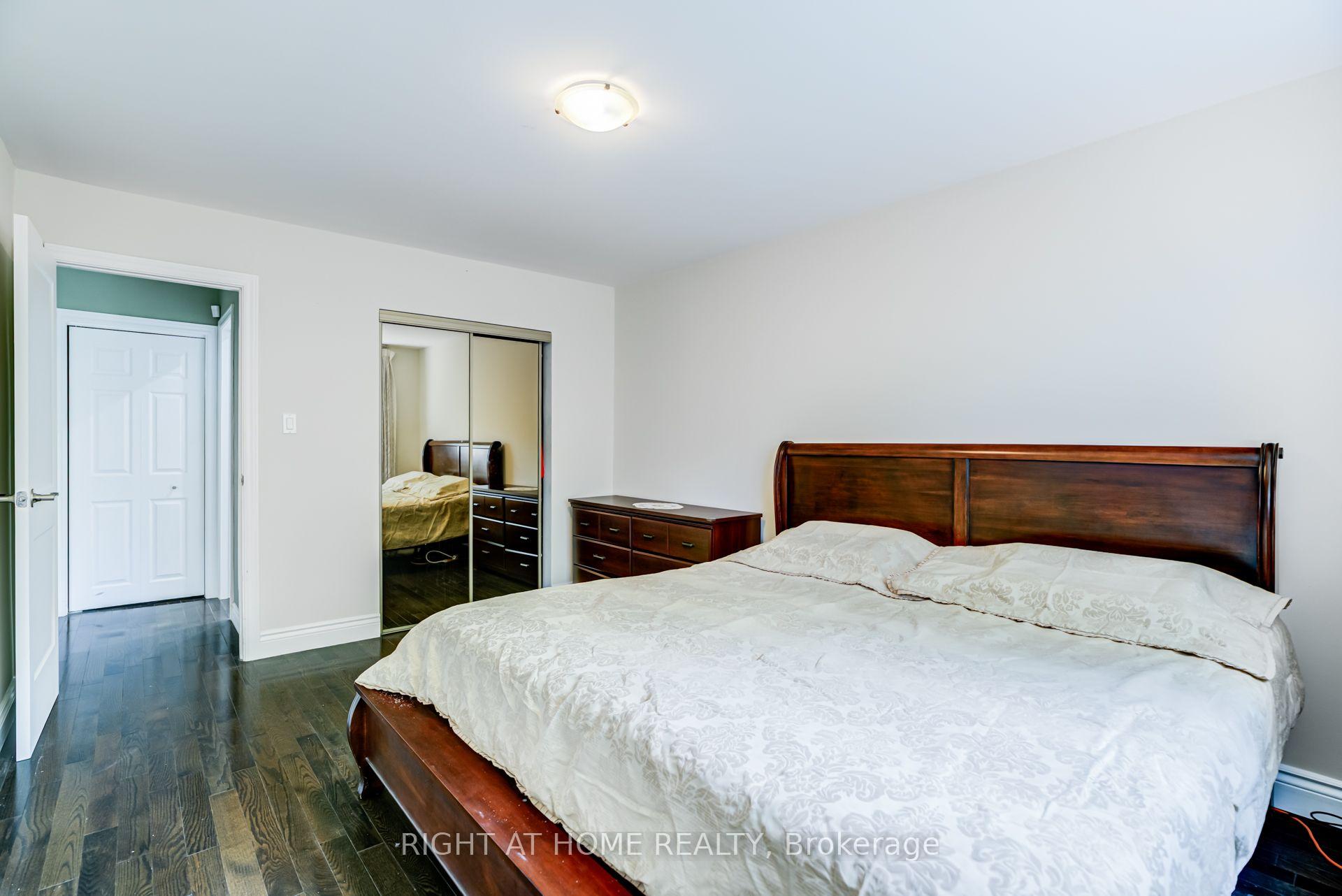 Photo 36 of 20 Zealand Road, Etobicoke, Willowridge-Martingrove-Richview — HOMEH