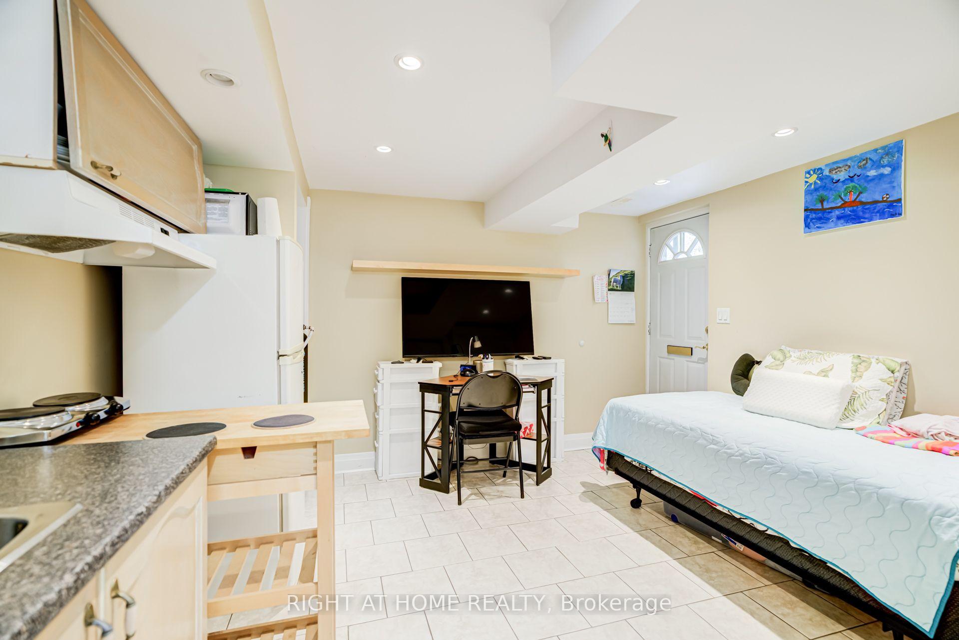 Photo 39 of 20 Zealand Road, Etobicoke, Willowridge-Martingrove-Richview — HOMEH
