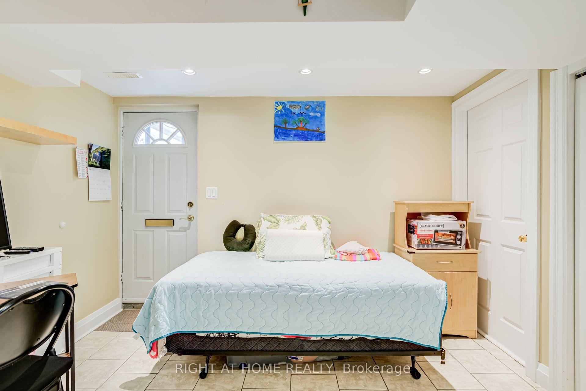 Photo 40 of 20 Zealand Road, Etobicoke, Willowridge-Martingrove-Richview — HOMEH