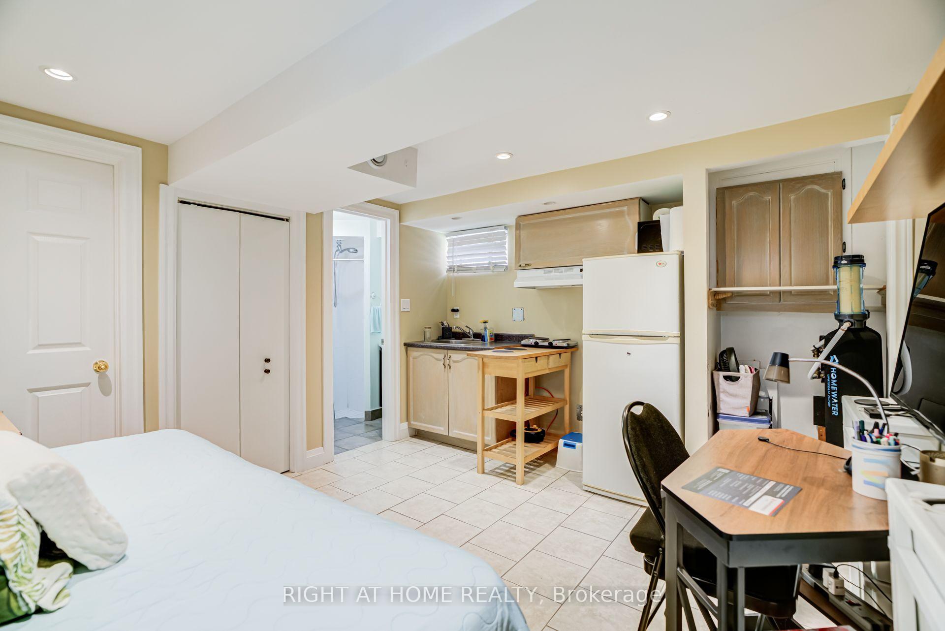 Photo 41 of 20 Zealand Road, Etobicoke, Willowridge-Martingrove-Richview — HOMEH