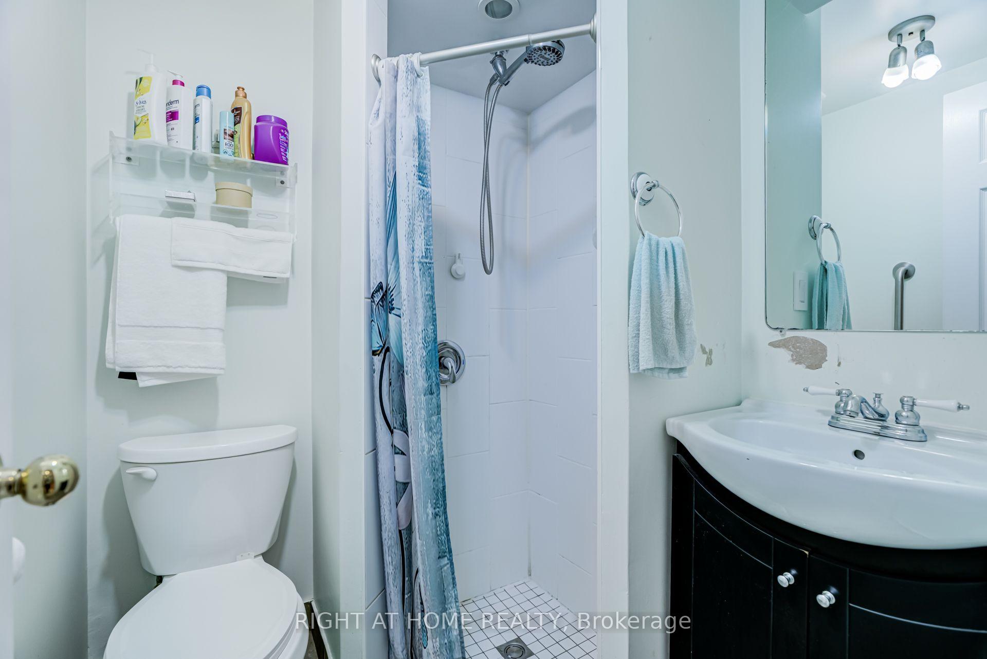 Photo 42 of 20 Zealand Road, Etobicoke, Willowridge-Martingrove-Richview — HOMEH