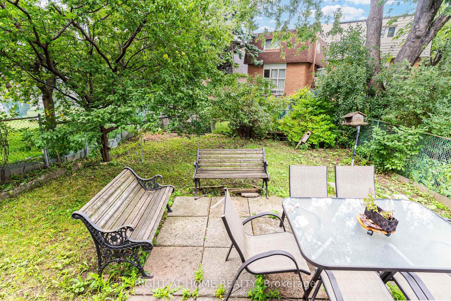 Photo 44 of 20 Zealand Road, Etobicoke, Willowridge-Martingrove-Richview — HOMEH