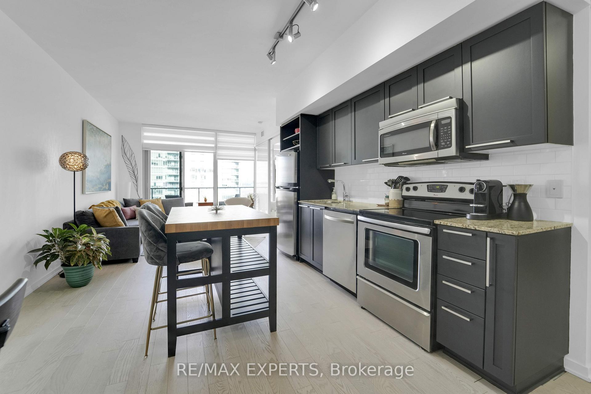 Photo 16 of Unit 1915, 103 The Queensway, Toronto, High Park-Swansea — HOMEH