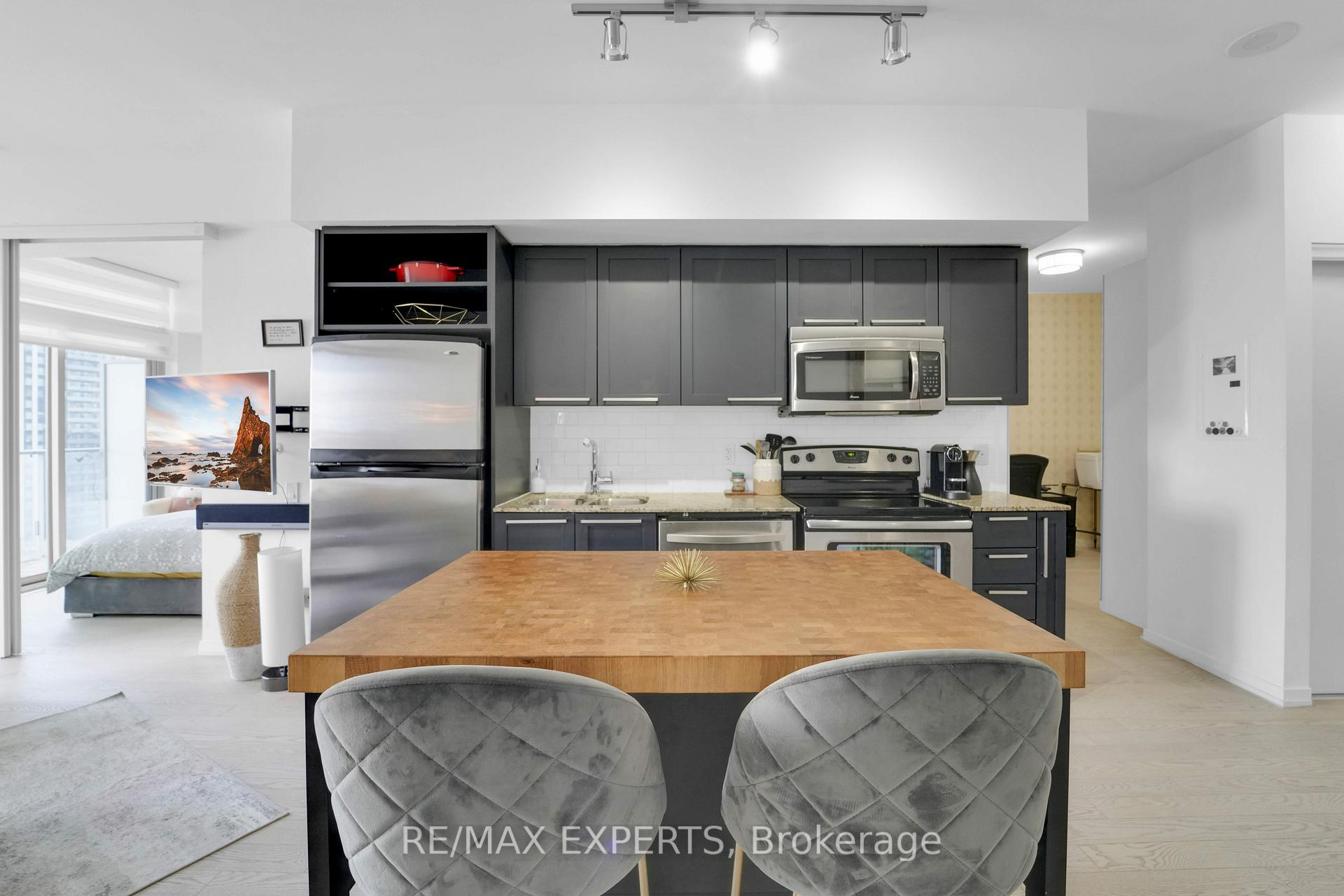 Photo 18 of Unit 1915, 103 The Queensway, Toronto, High Park-Swansea — HOMEH