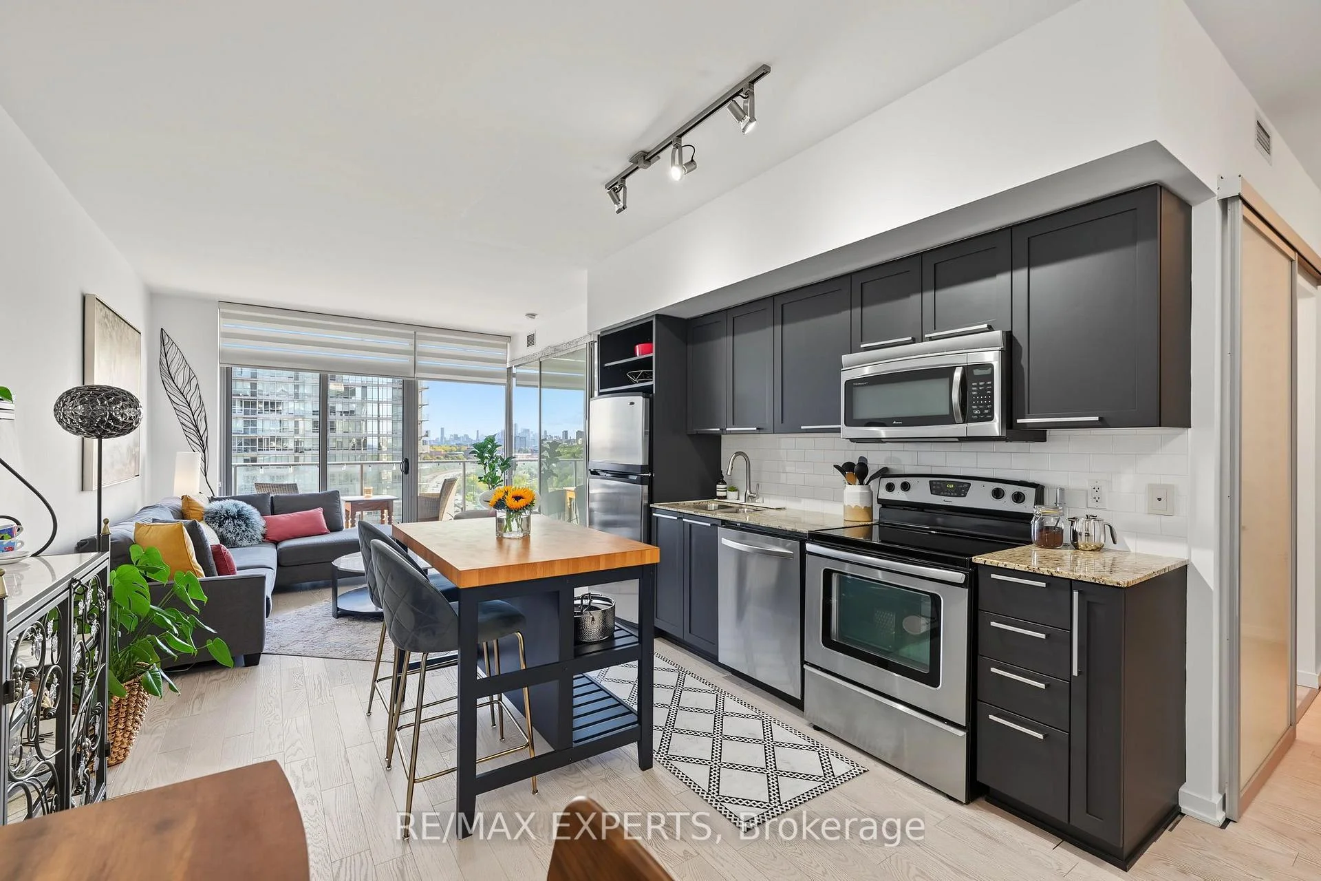 Photo 13 of Unit 1915, 103 The Queensway, Toronto, High Park-Swansea — HOMEH