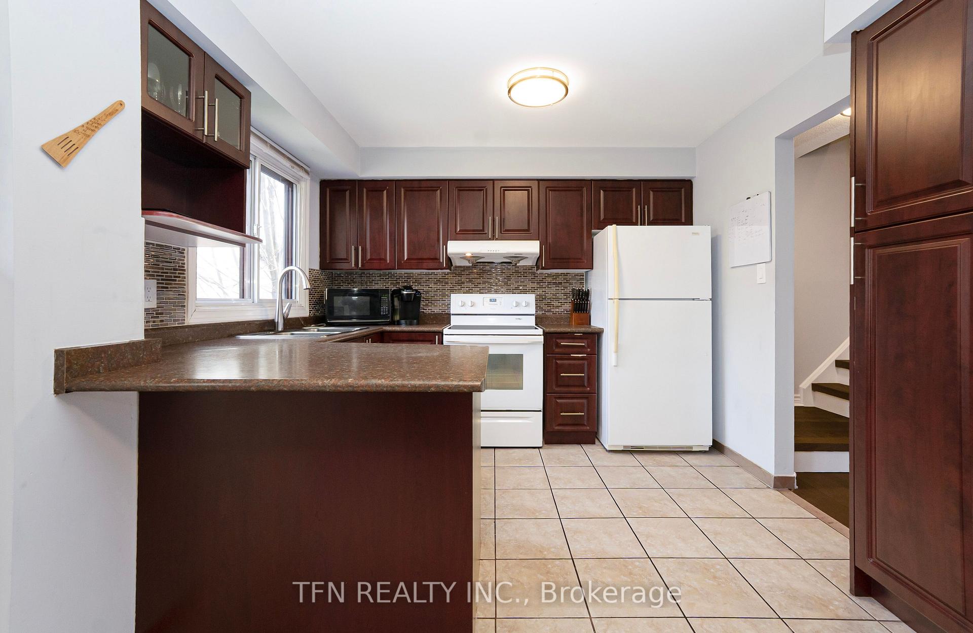 Photo 3 of Unit 9, 4165 Fieldgate Drive, Mississauga, Rathwood — HOMEH