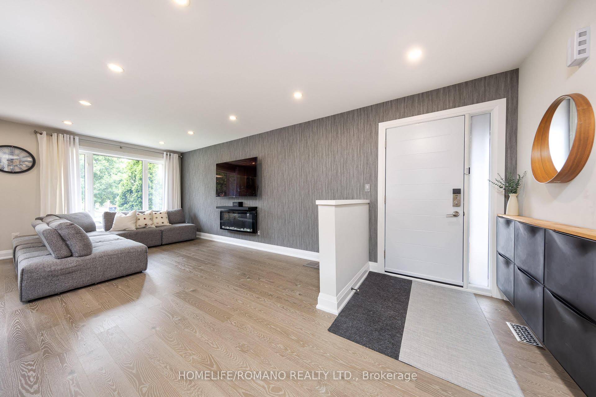 Photo 3 of 42 Sellmar Road, Etobicoke, Willowridge-Martingrove-Richview — HOMEH