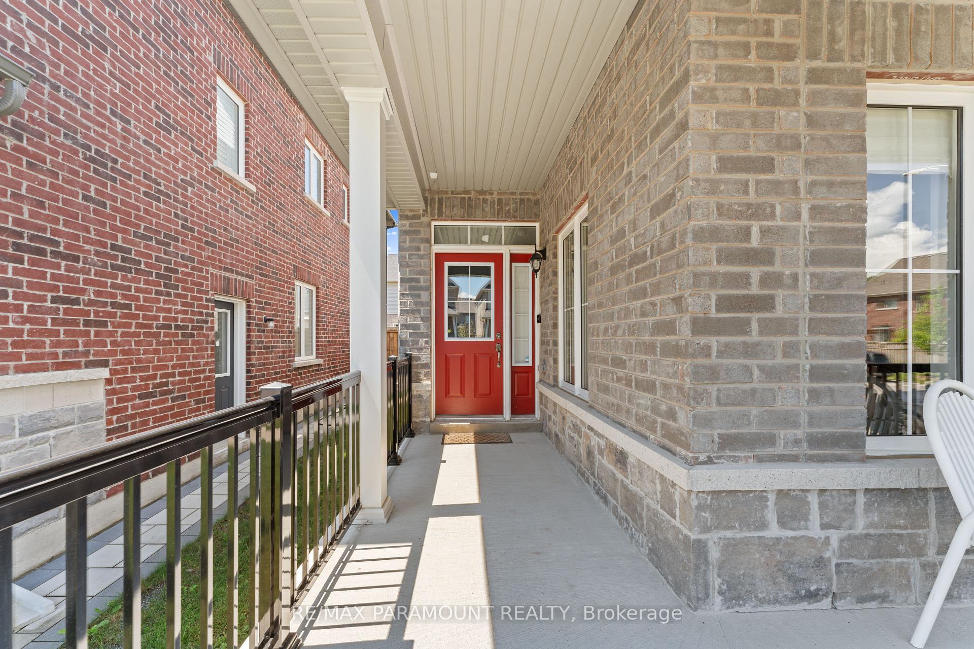 Photo 4 of 18 Tait Crescent, Clarington, Bowmanville — HOMEH