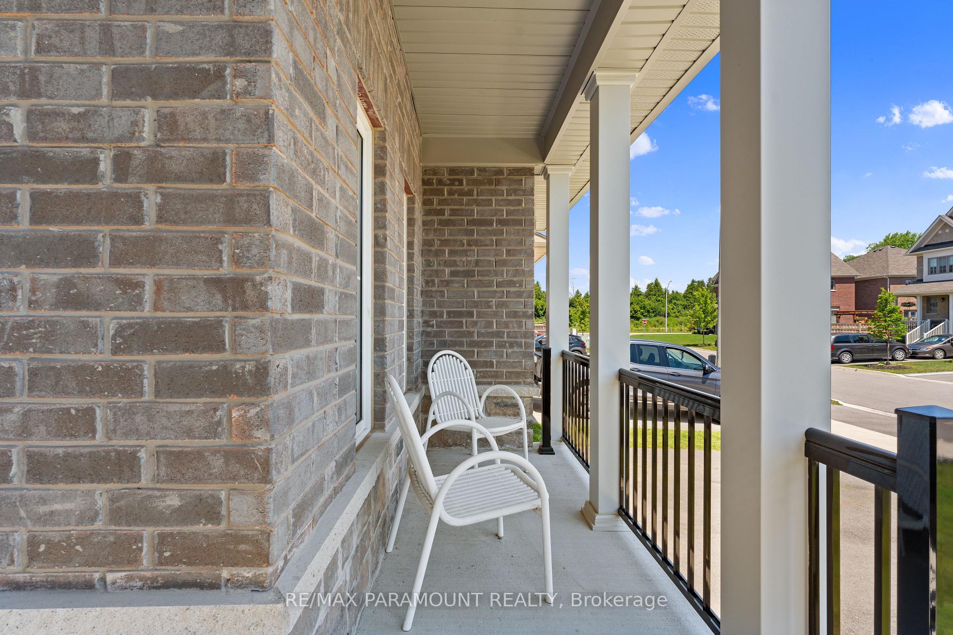 Photo 5 of 18 Tait Crescent, Clarington, Bowmanville — HOMEH