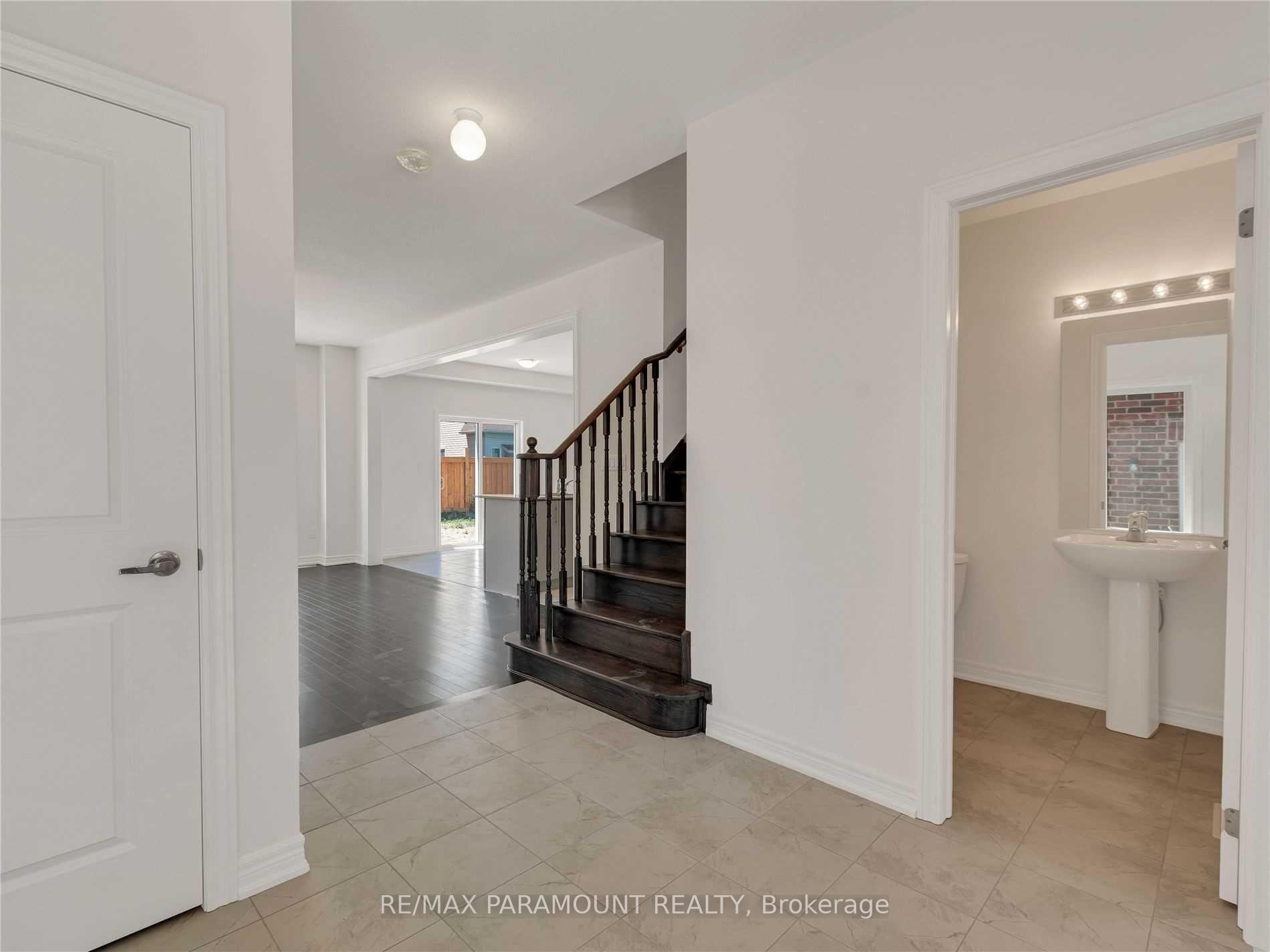 Photo 8 of 18 Tait Crescent, Clarington, Bowmanville — HOMEH