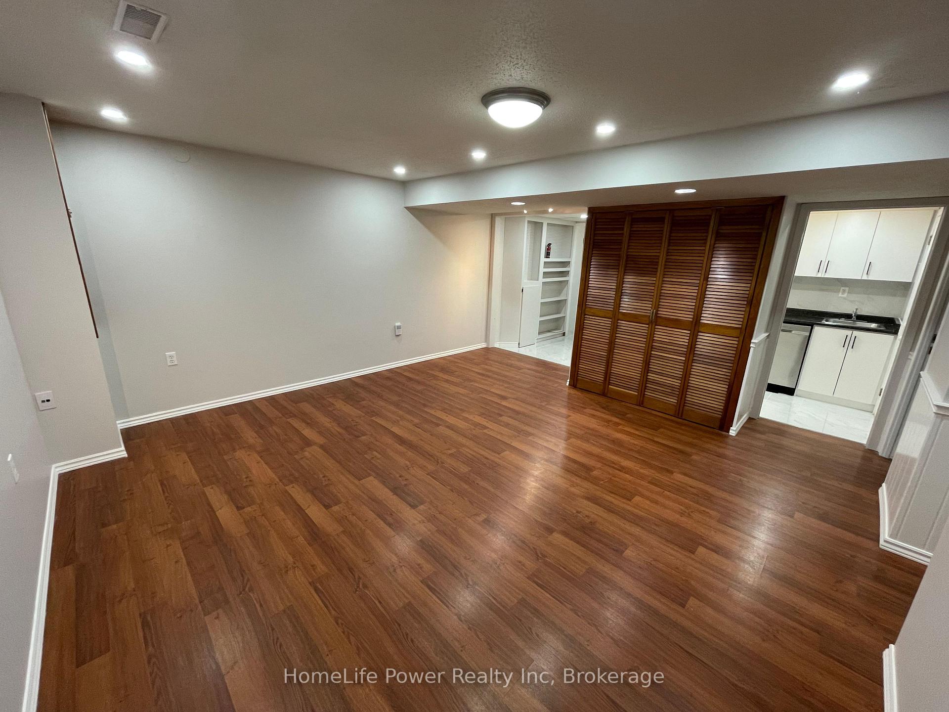 Photo 4 of Unit Unit B, 573 Glen Manor Boulevard, Waterloo, Lakeshore Village — HOMEH