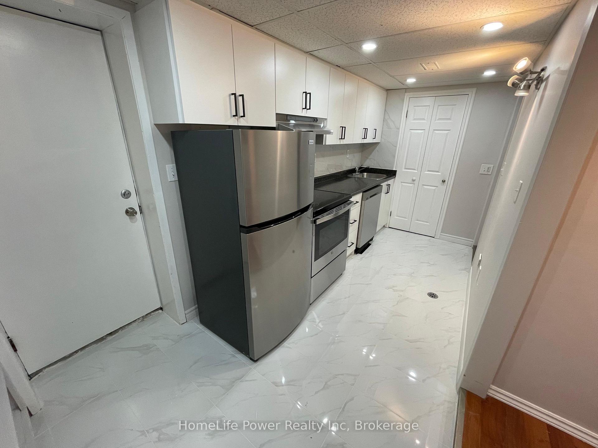Photo 5 of Unit Unit B, 573 Glen Manor Boulevard, Waterloo, Lakeshore Village — HOMEH