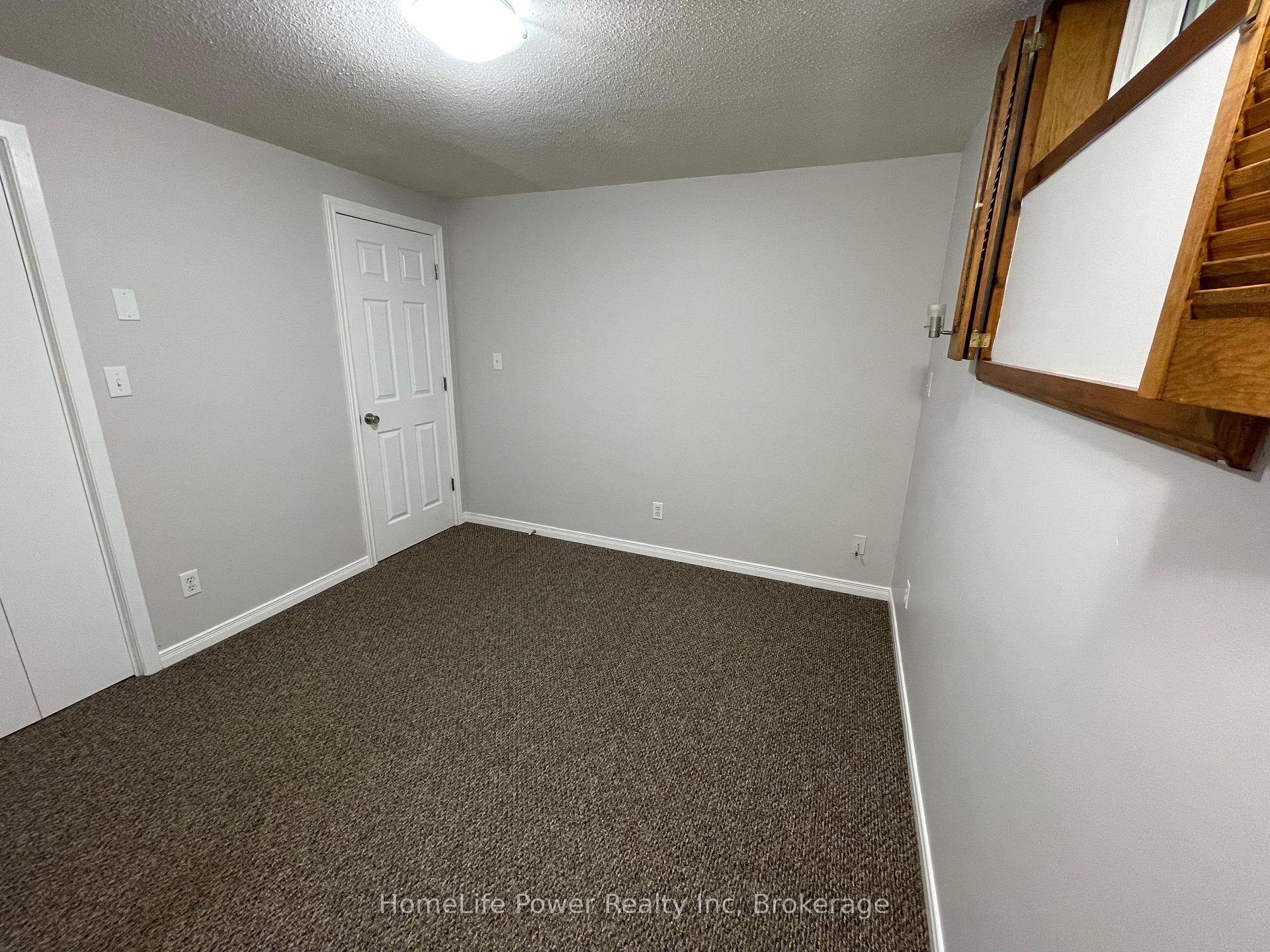 Photo 10 of Unit Unit B, 573 Glen Manor Boulevard, Waterloo, Lakeshore Village — HOMEH