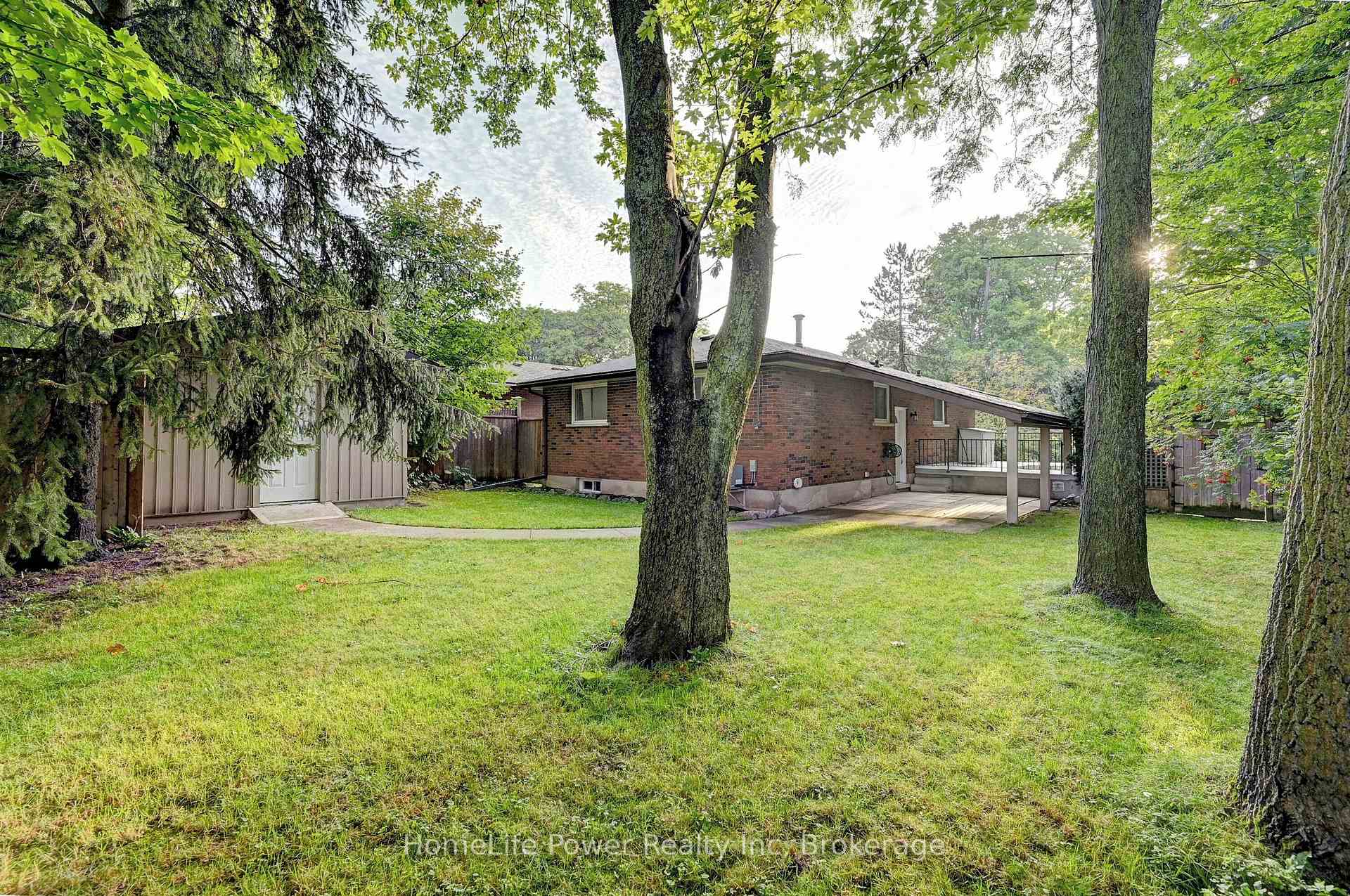 Photo 12 of Unit Unit B, 573 Glen Manor Boulevard, Waterloo, Lakeshore Village — HOMEH