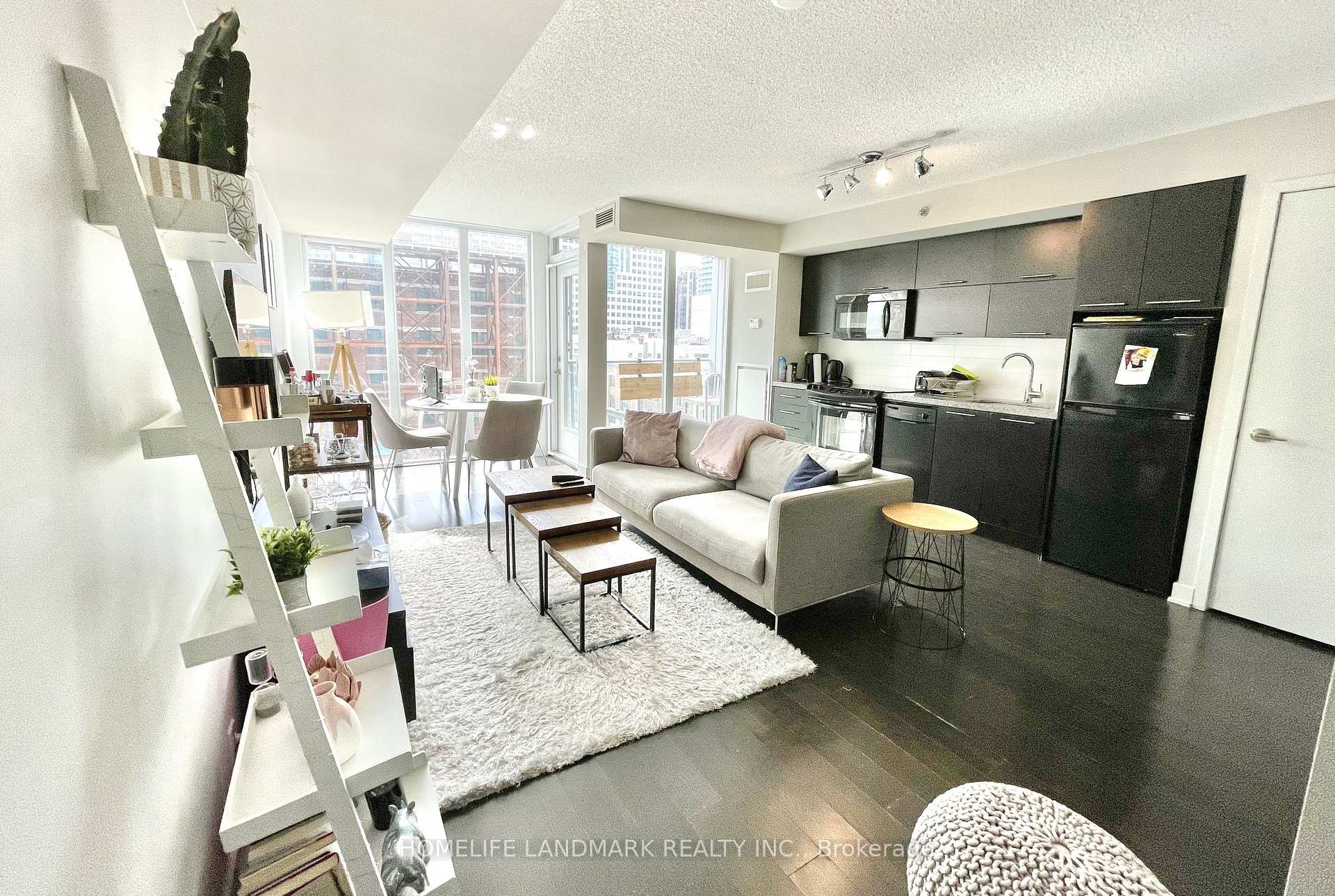 Photo 4 of Unit 608, 21 Nelson Street, Toronto, Waterfront Communities — HOMEH